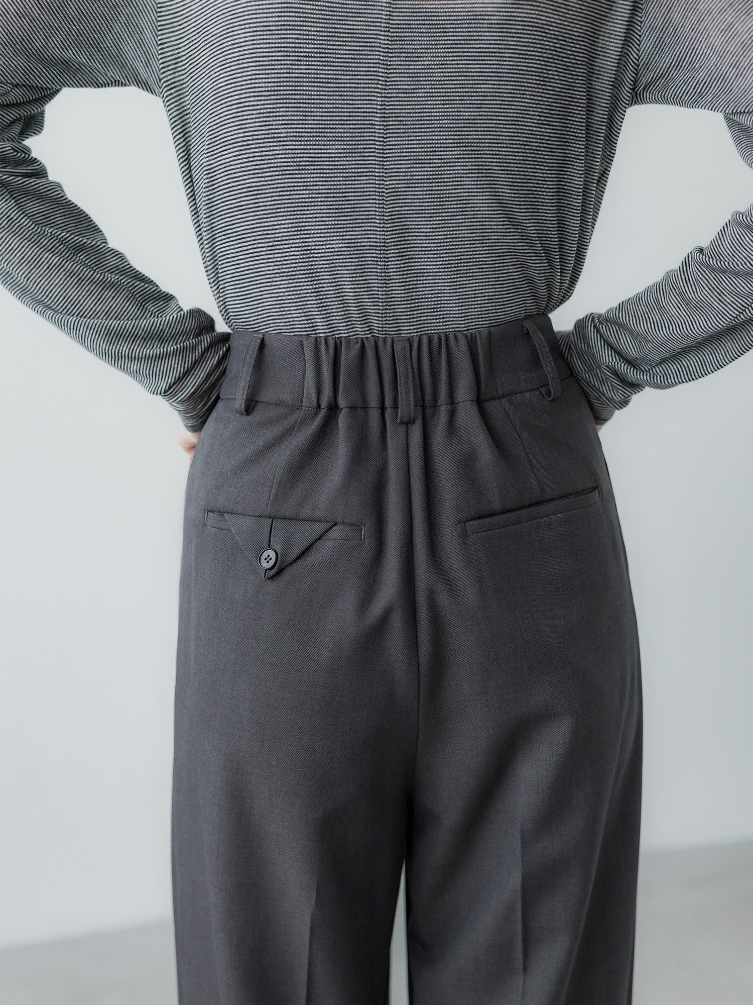 アシンメトリーツータックパンツ