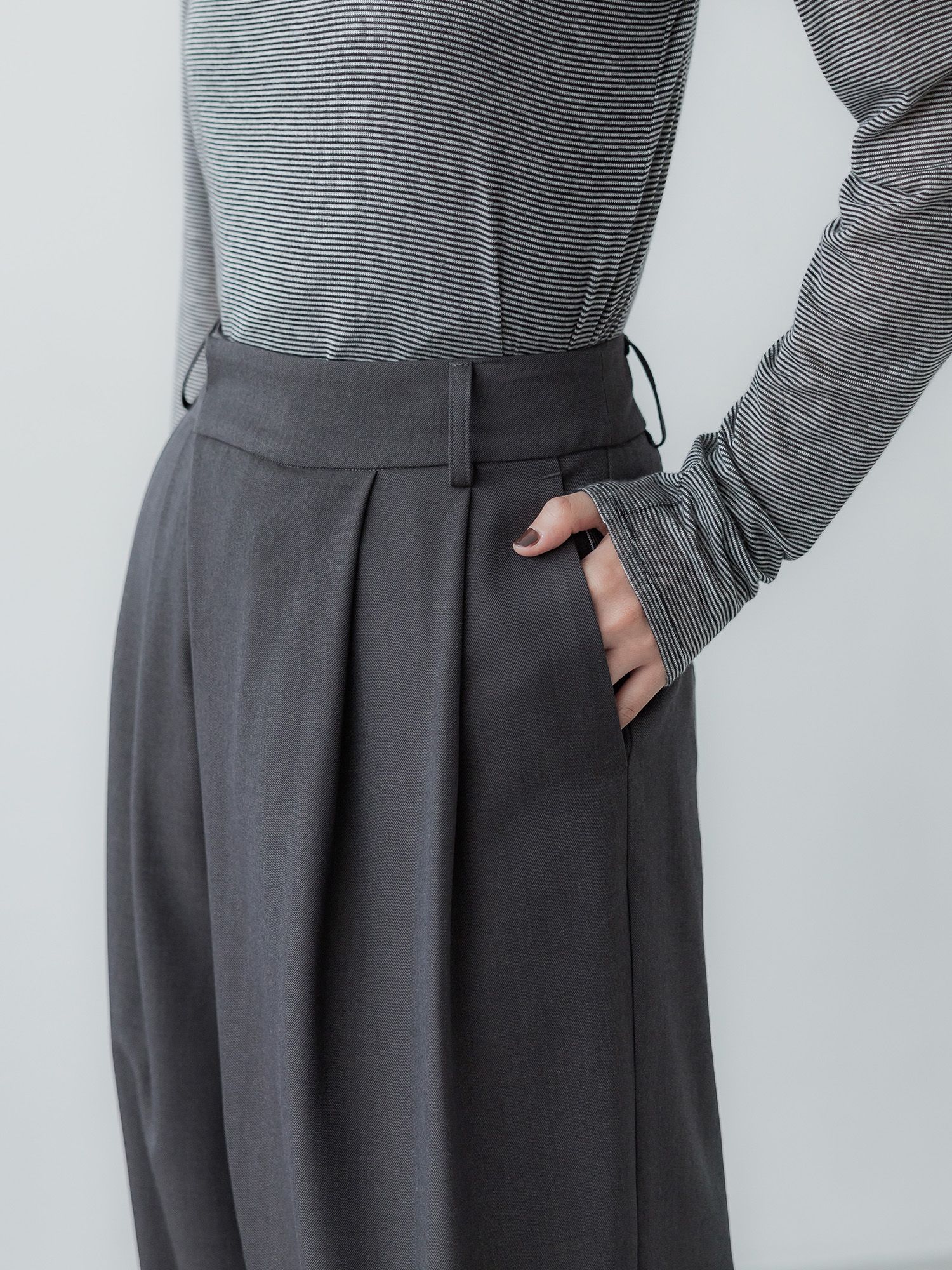 アシンメトリーツータックパンツ