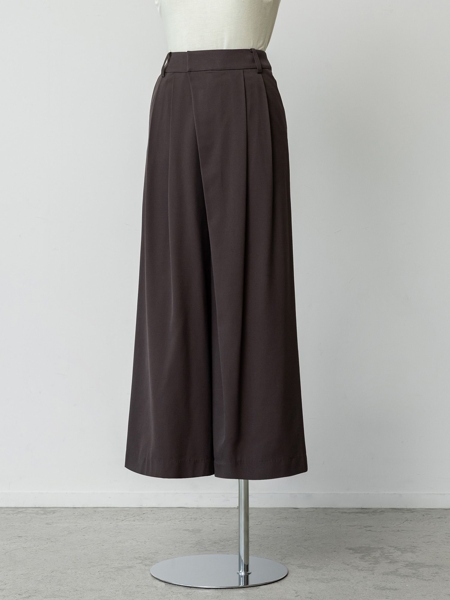 アシンメトリーツータックパンツ