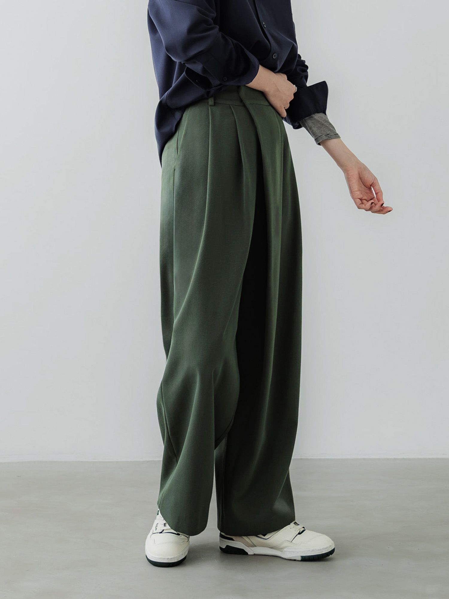 アシンメトリーツータックパンツ