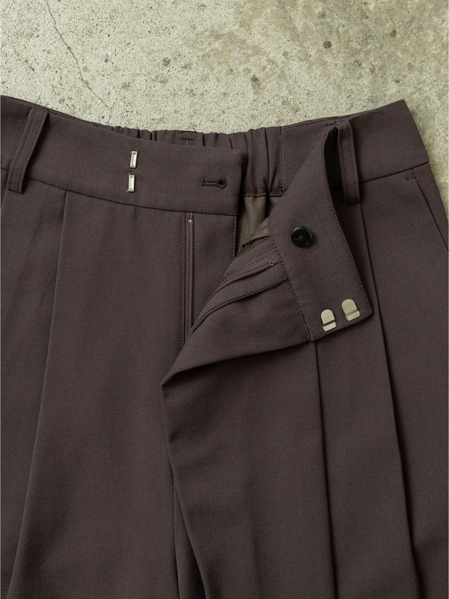 アシンメトリーツータックパンツ