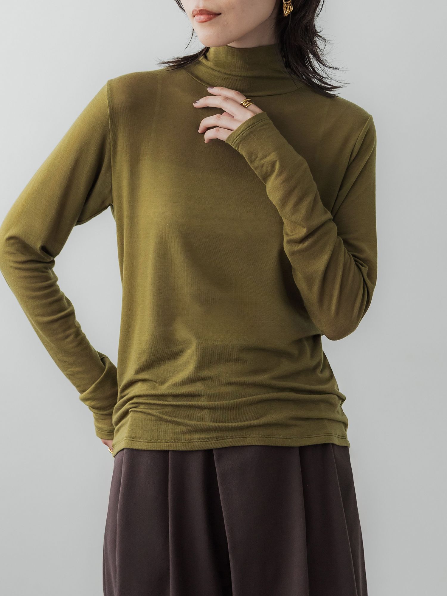 シルクブレンドハイネックトップス