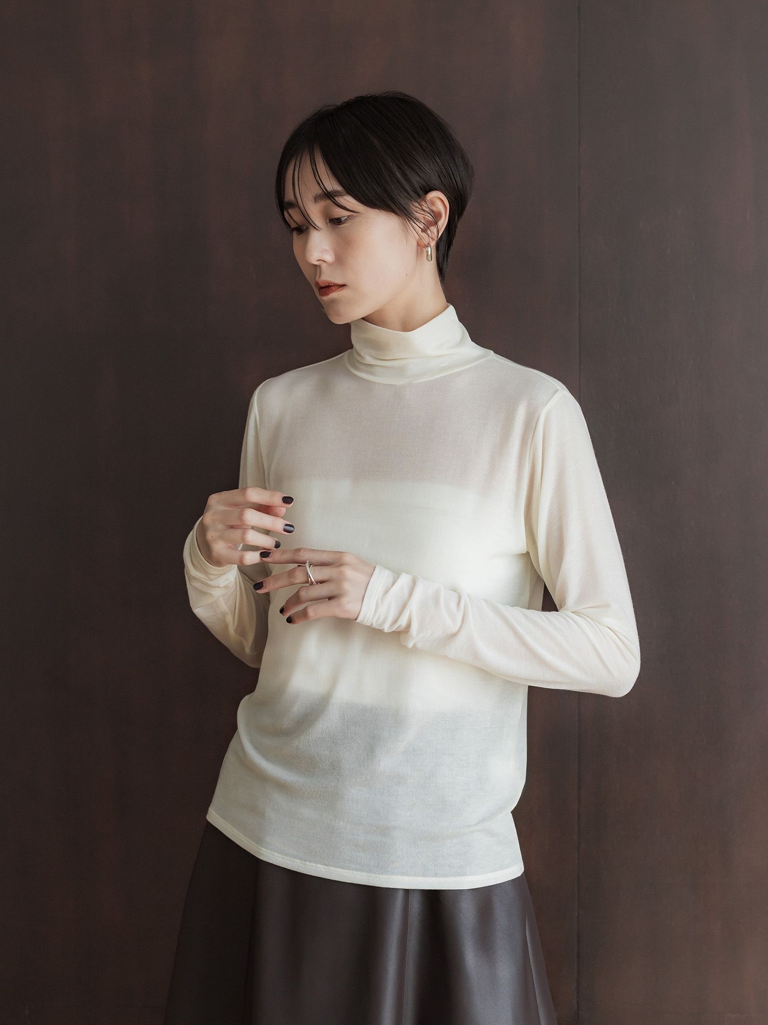 シルクブレンドハイネックトップス