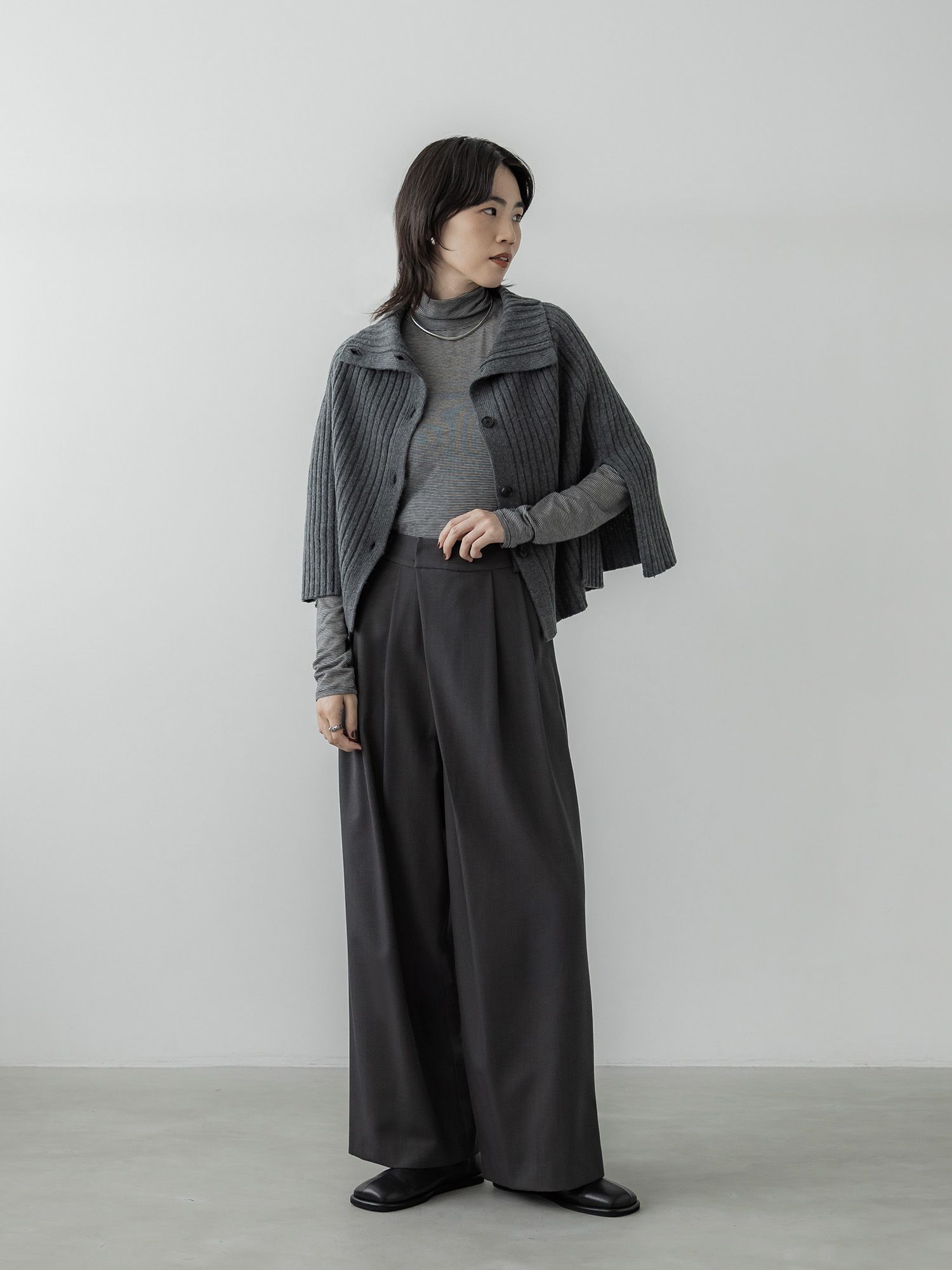 シルクブレンドハイネックトップス