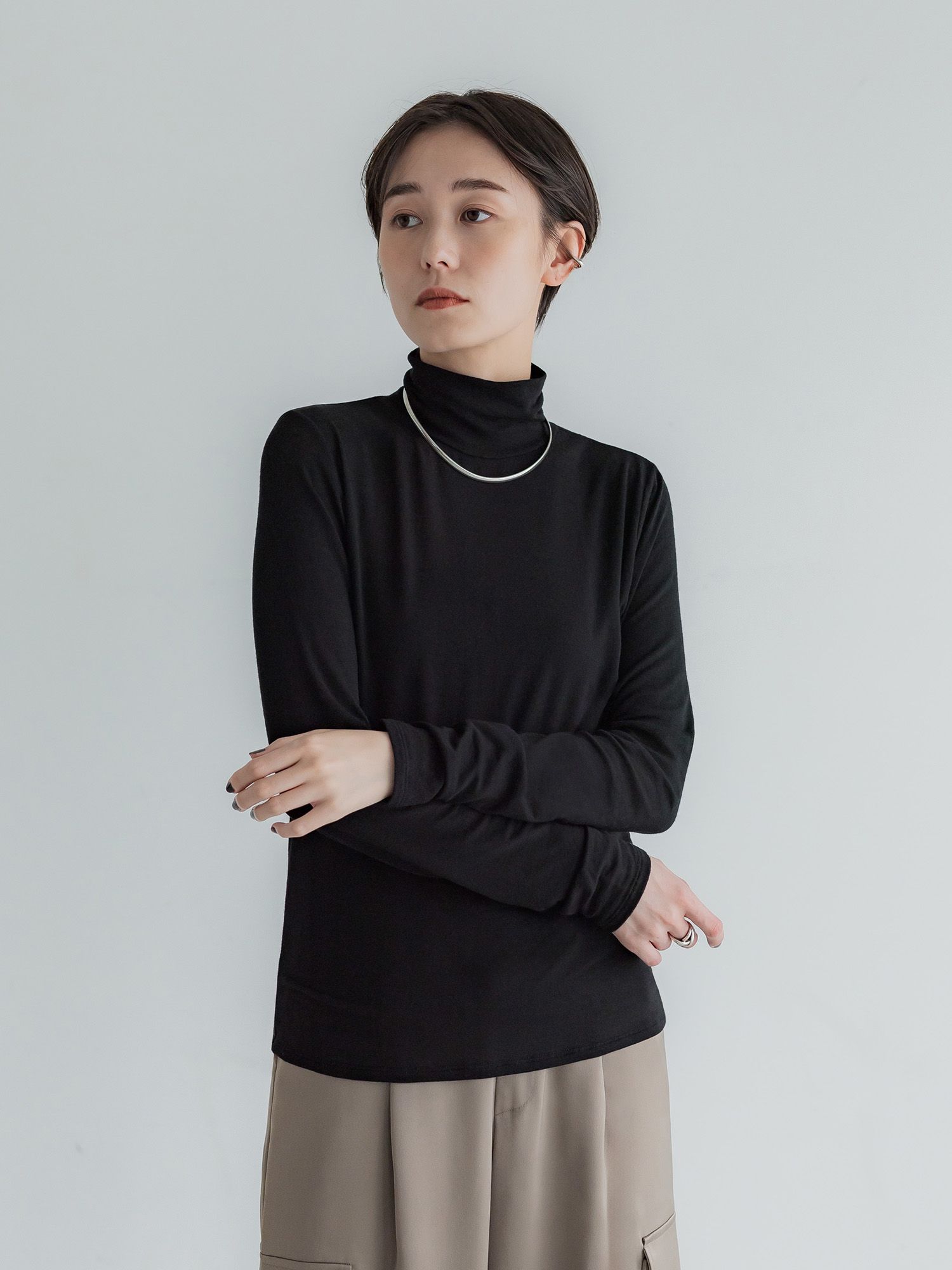 シルクブレンドハイネックトップス