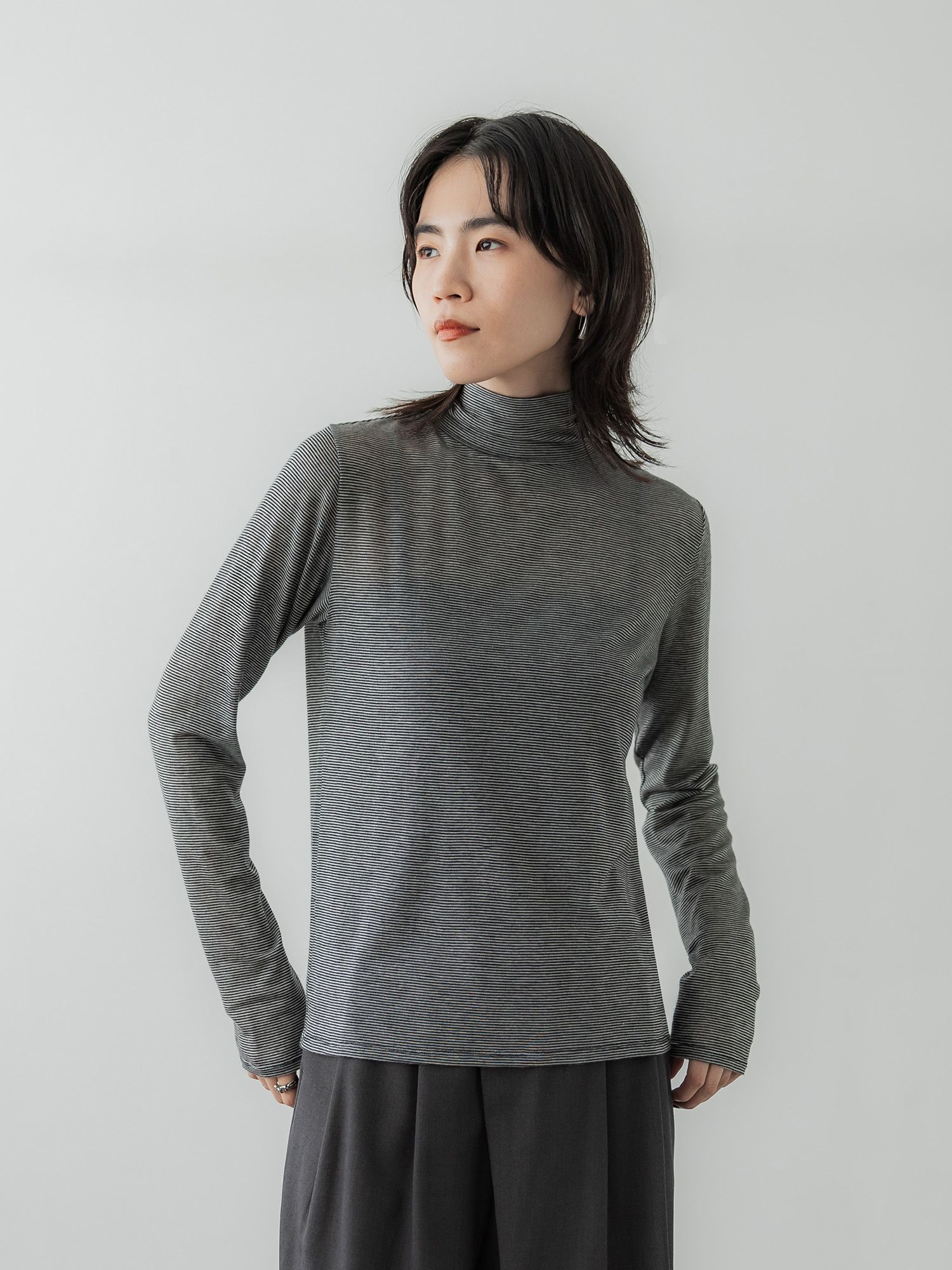 シルクブレンドハイネックトップス