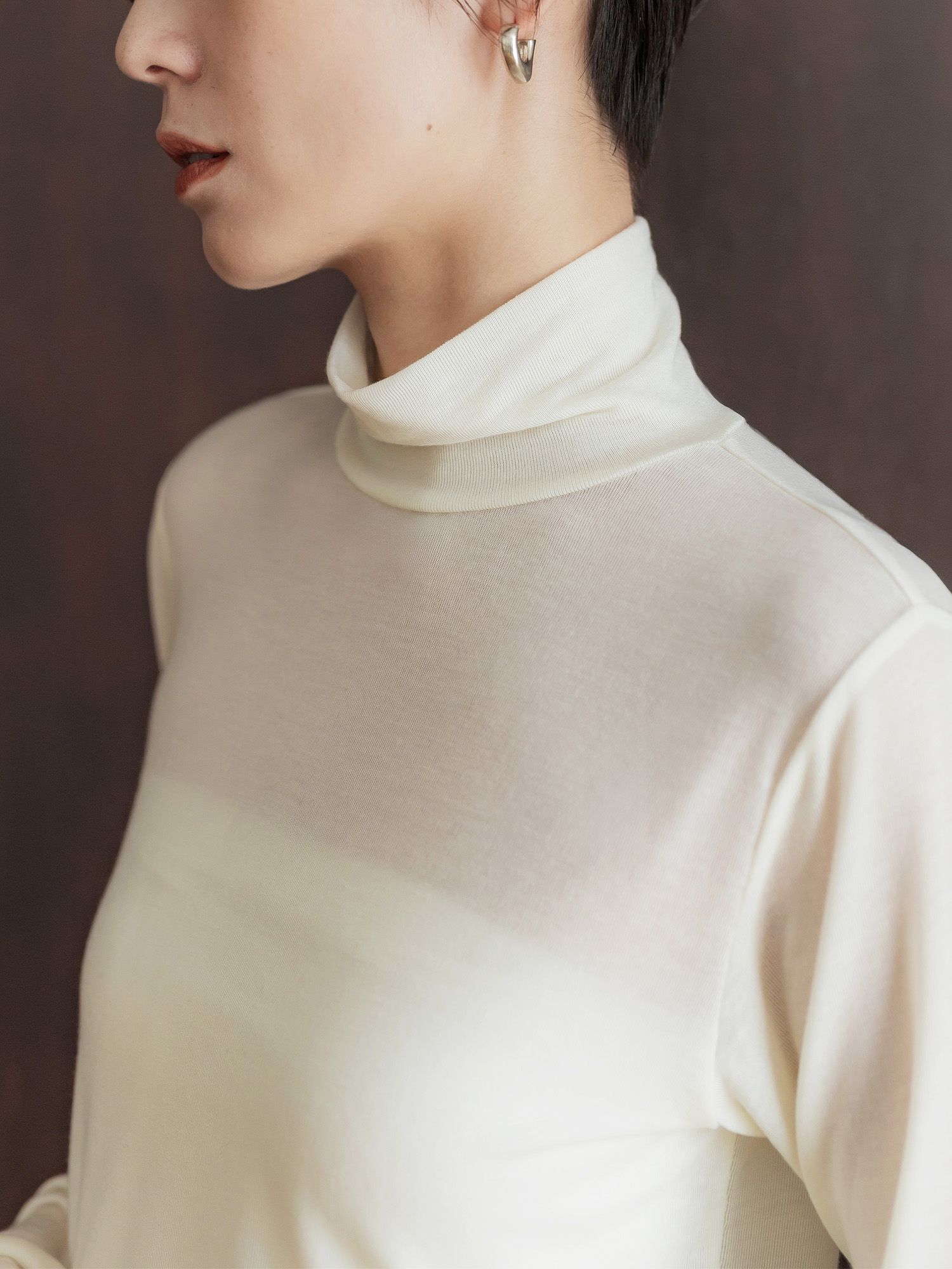 シルクブレンドハイネックトップス