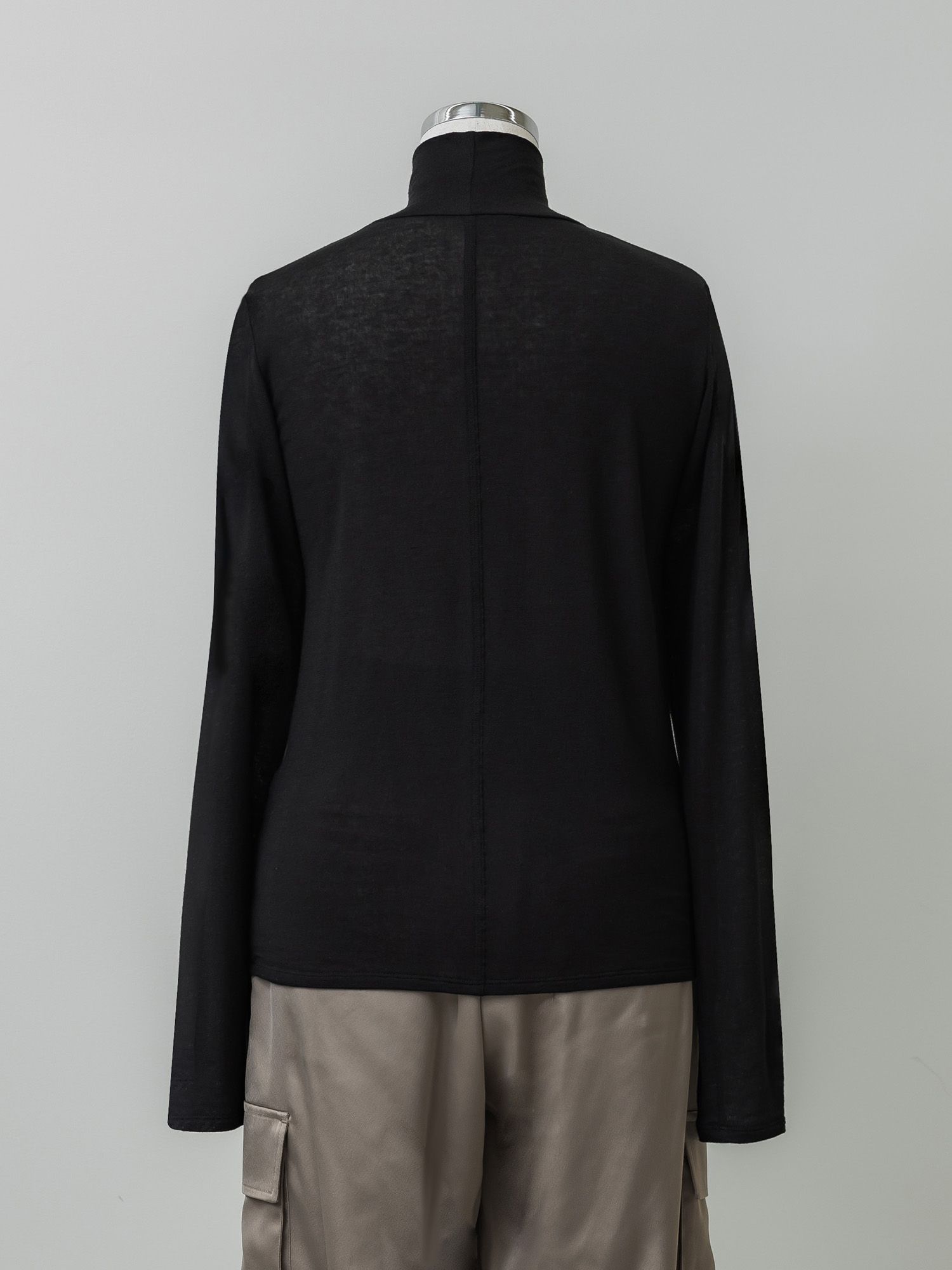 シルクブレンドハイネックトップス