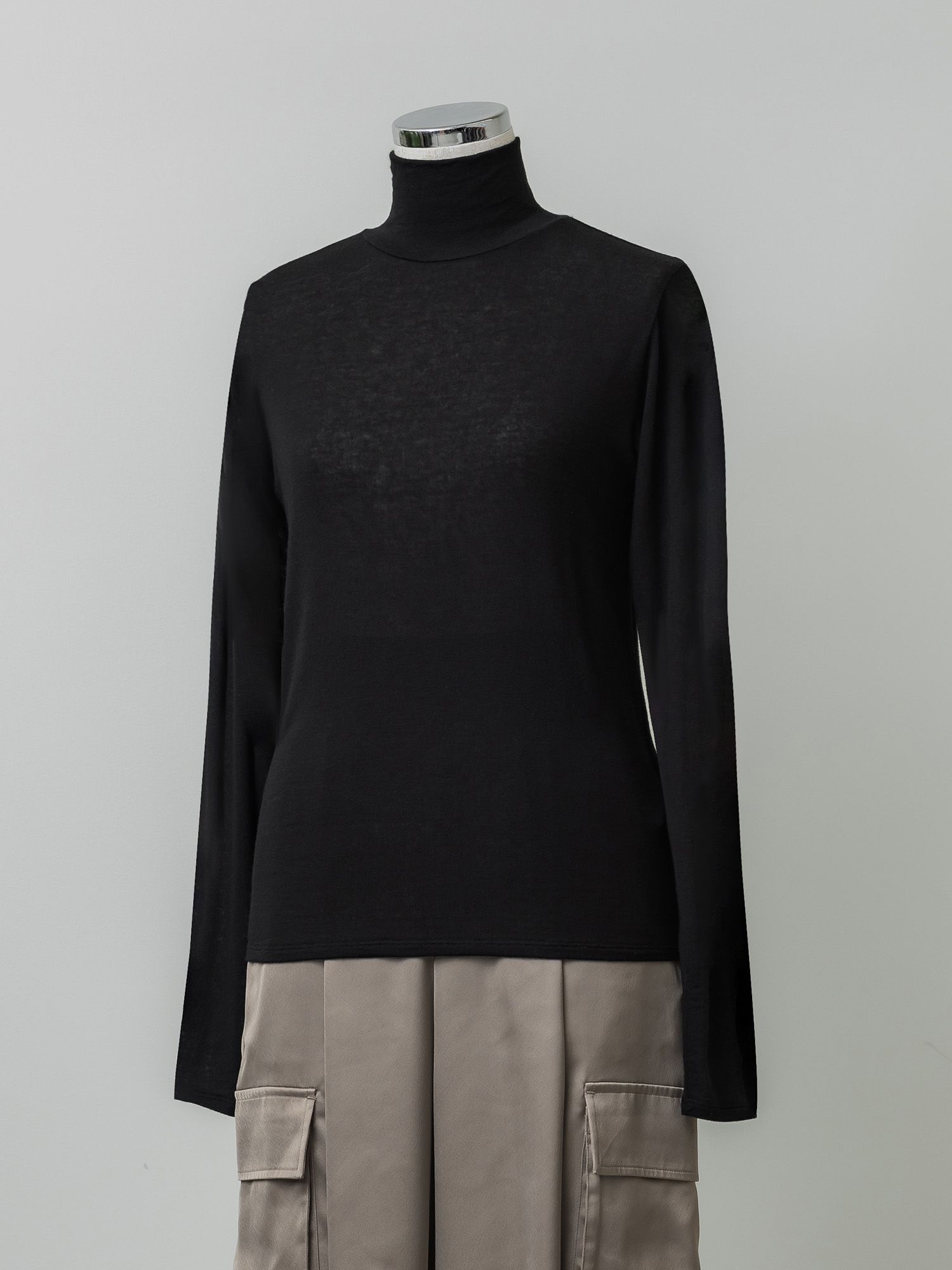 シルクブレンドハイネックトップス