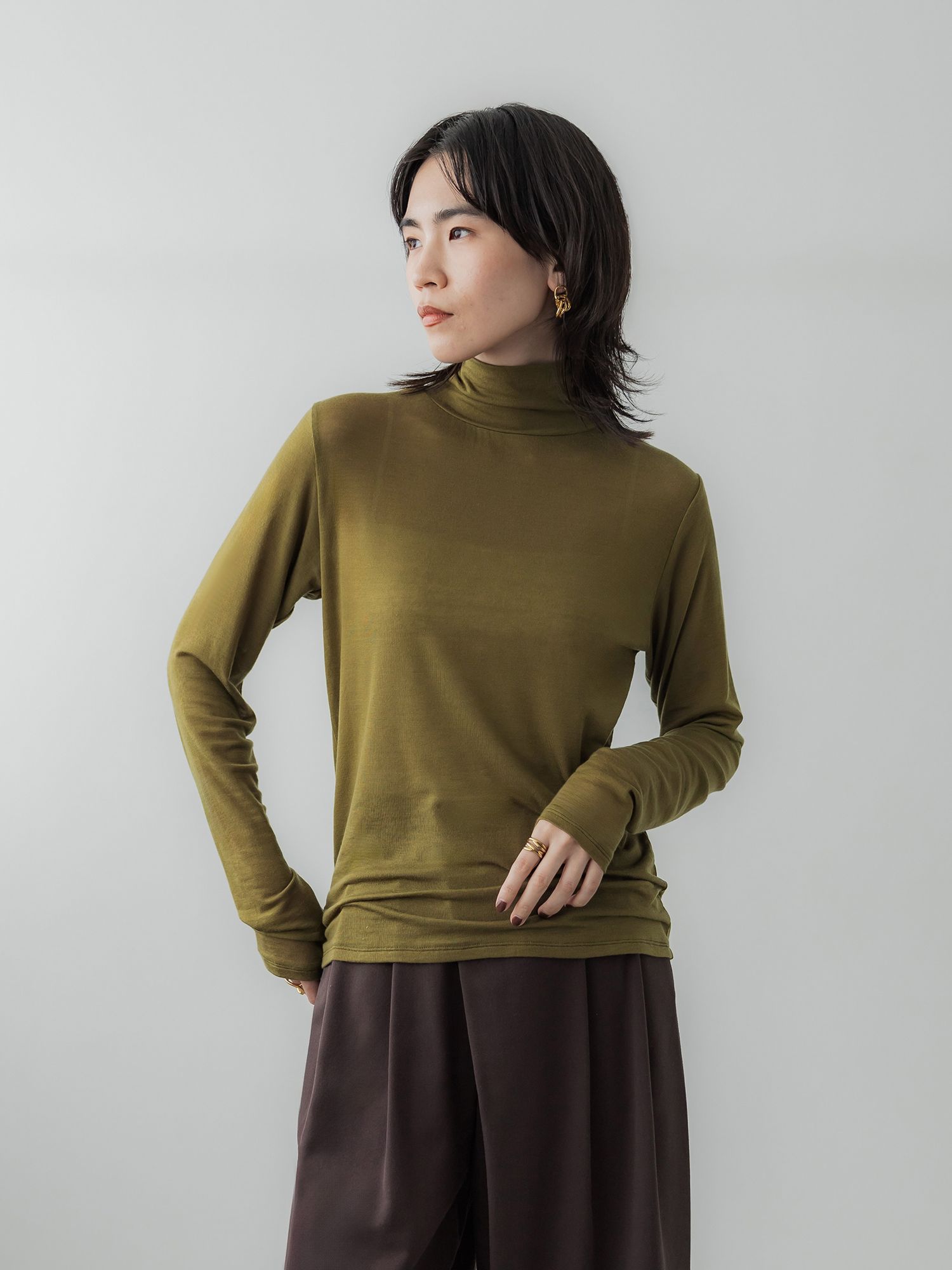 シルクブレンドハイネックトップス