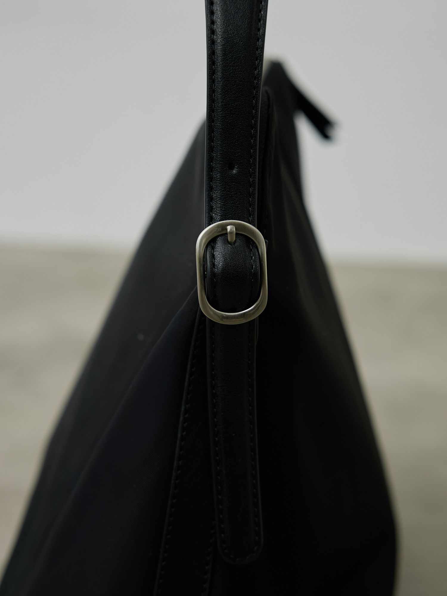 ナイロンレザーショルダーバッグ