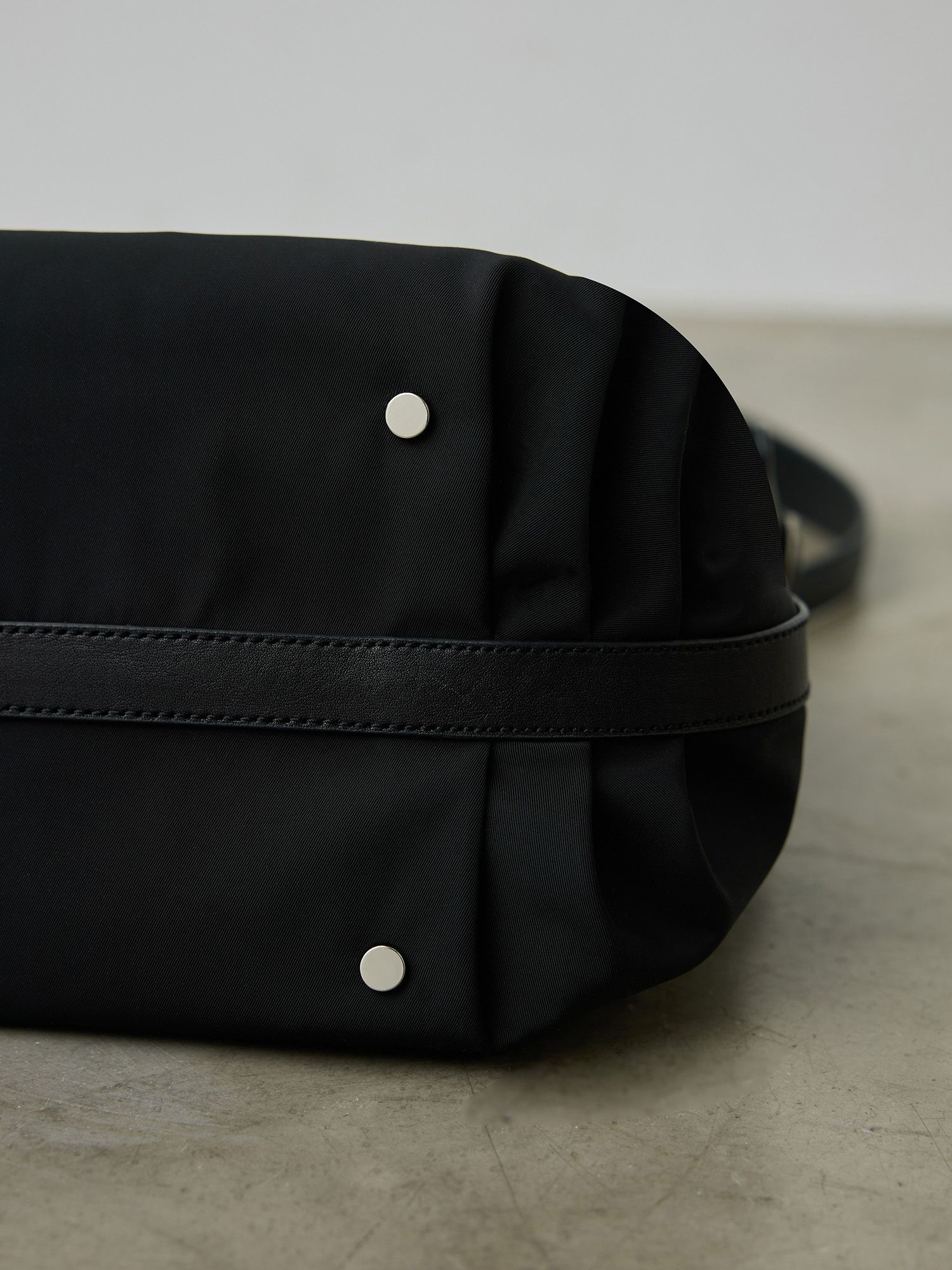 ナイロンレザーショルダーバッグ