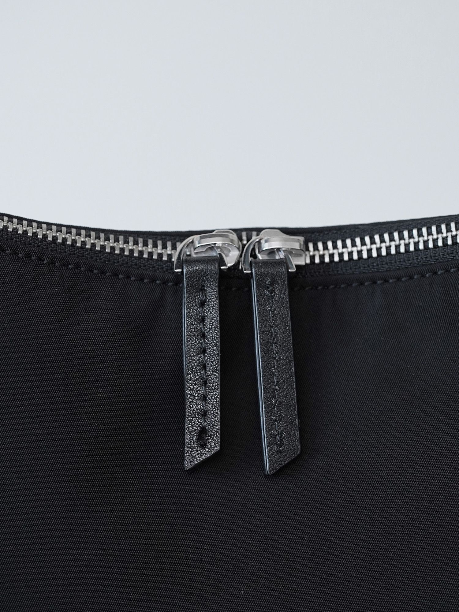 ナイロンレザーショルダーバッグ