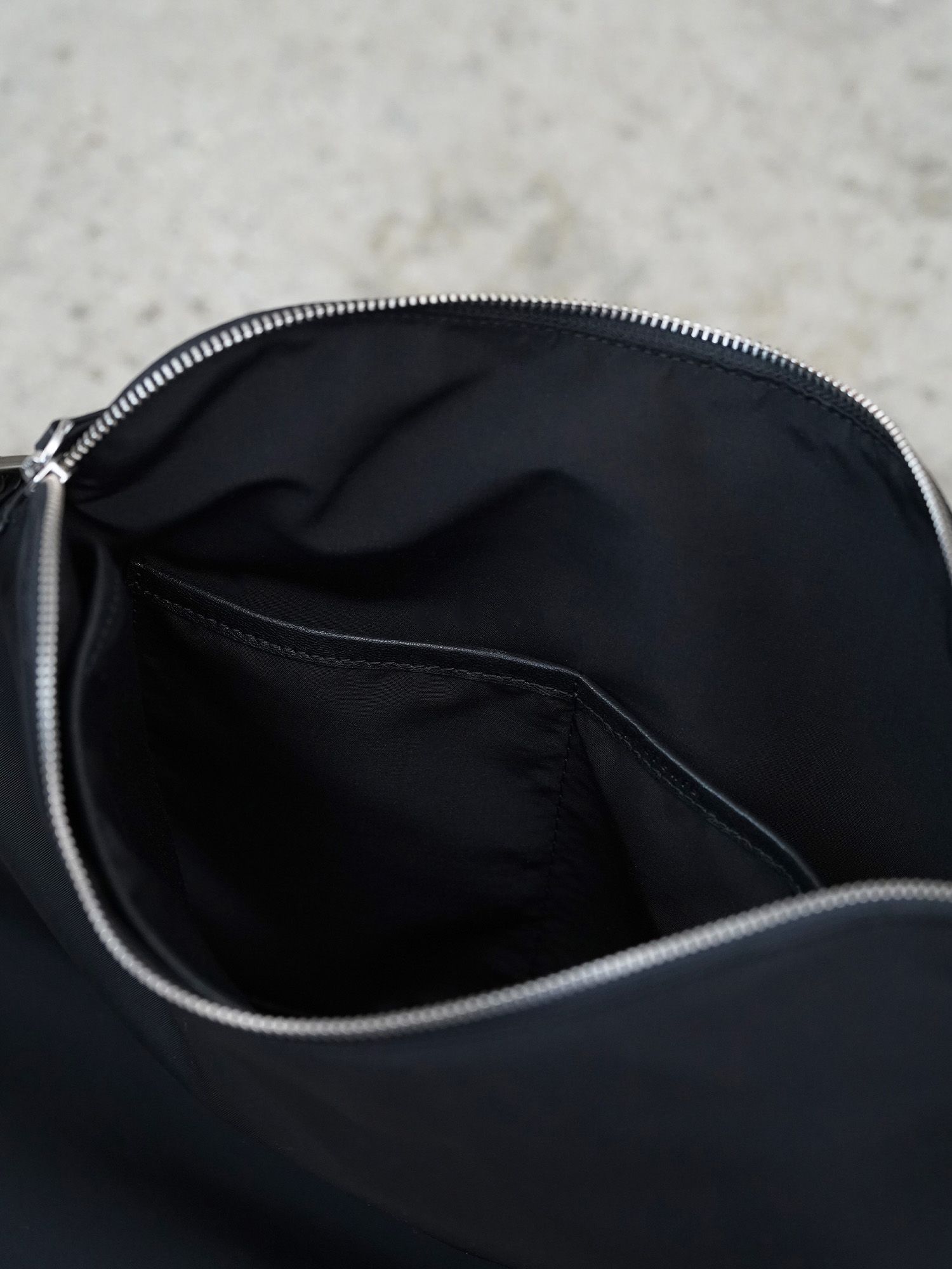 ナイロンレザーショルダーバッグ