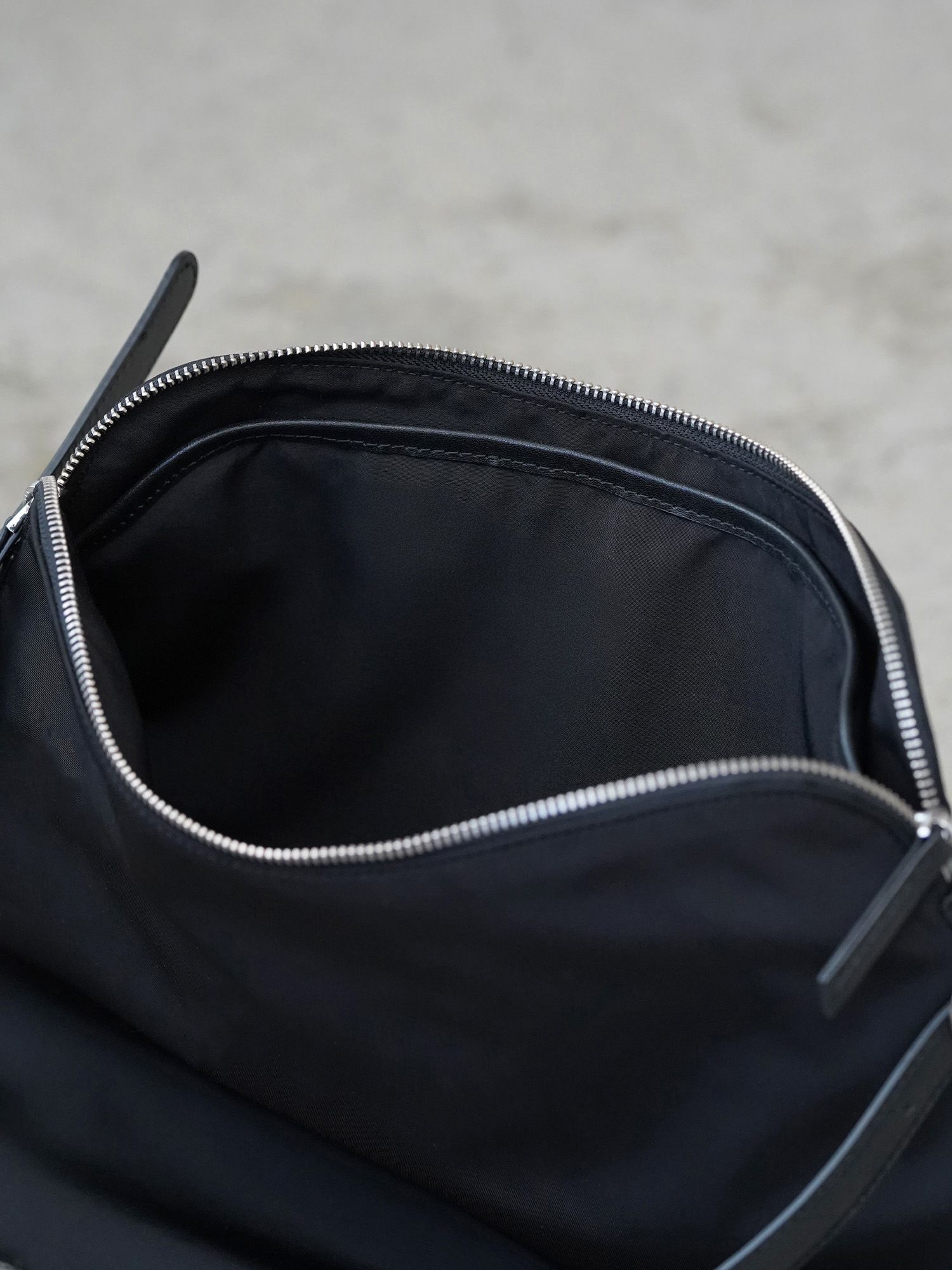 ナイロンレザーショルダーバッグ