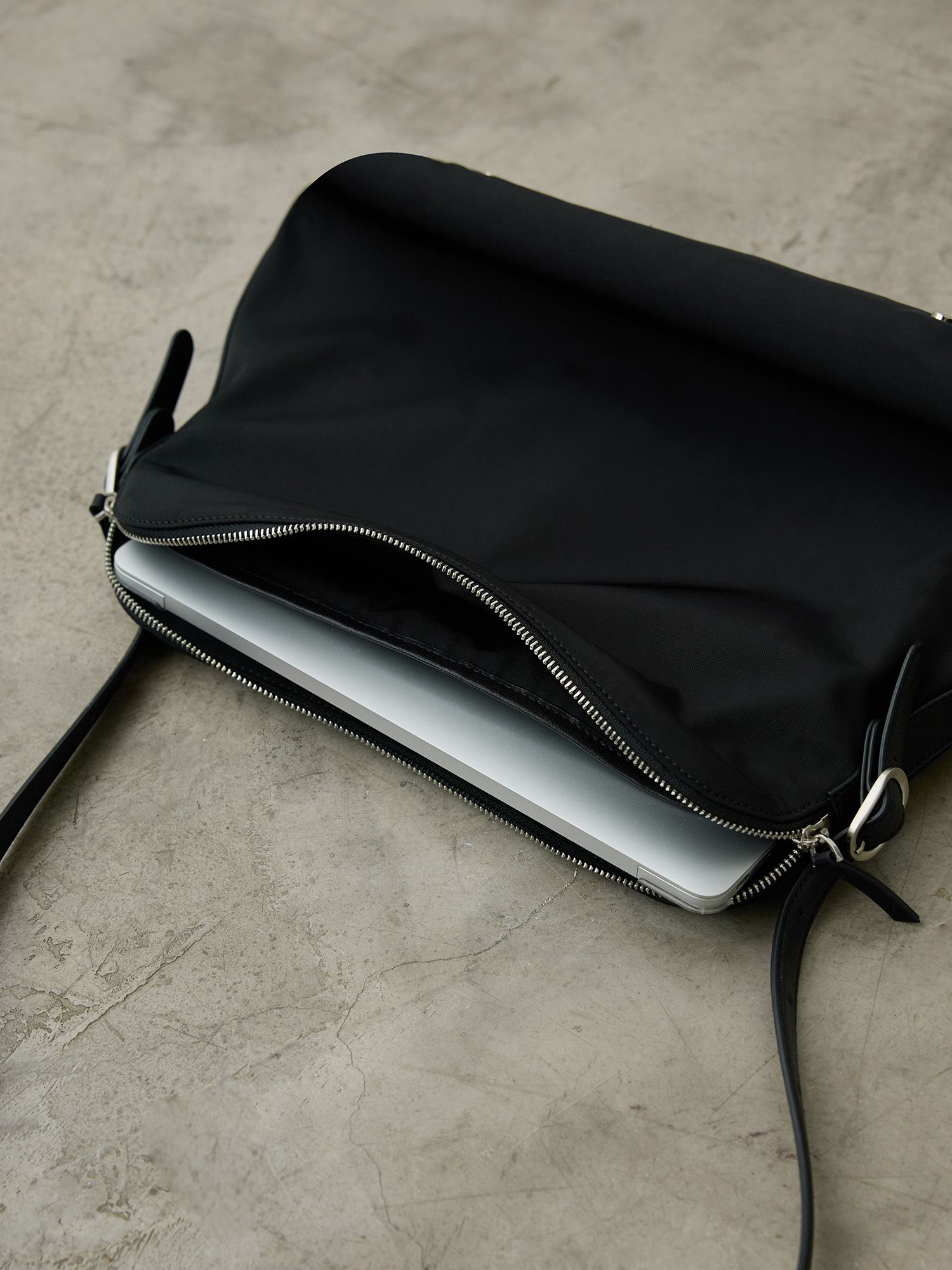 ナイロンレザーショルダーバッグ