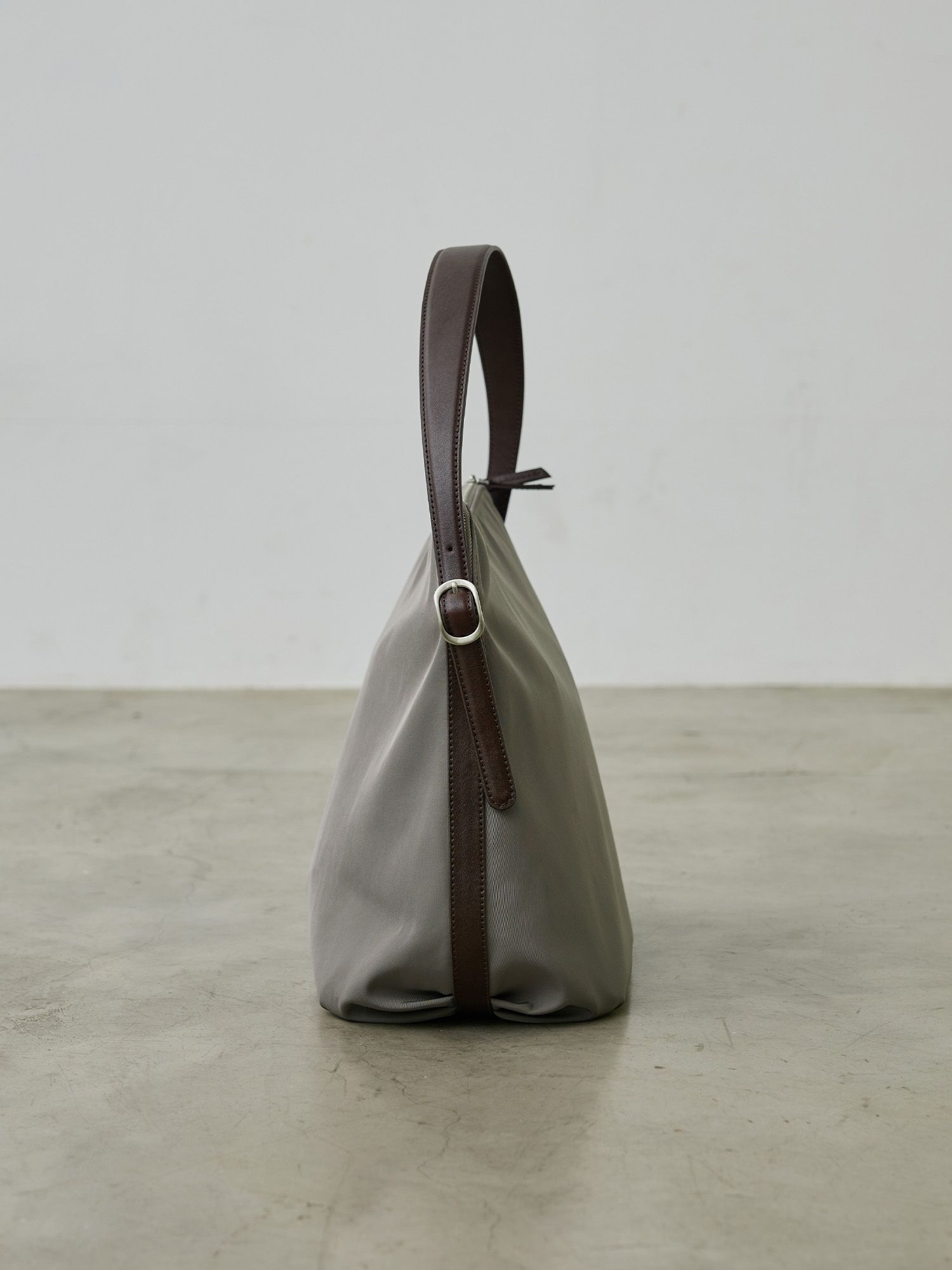 ナイロンレザーショルダーバッグ