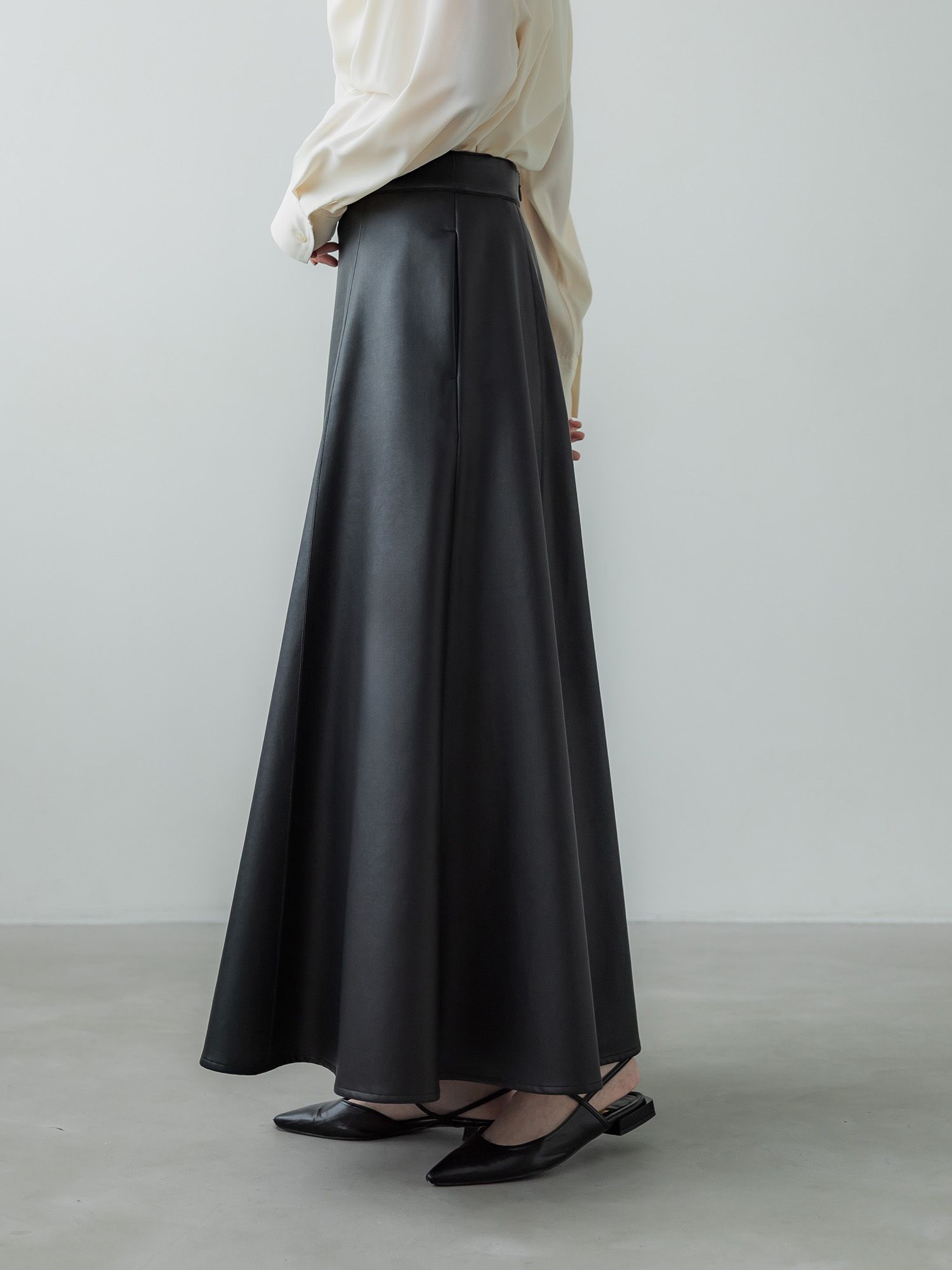 フェイクレザードレープスカート
