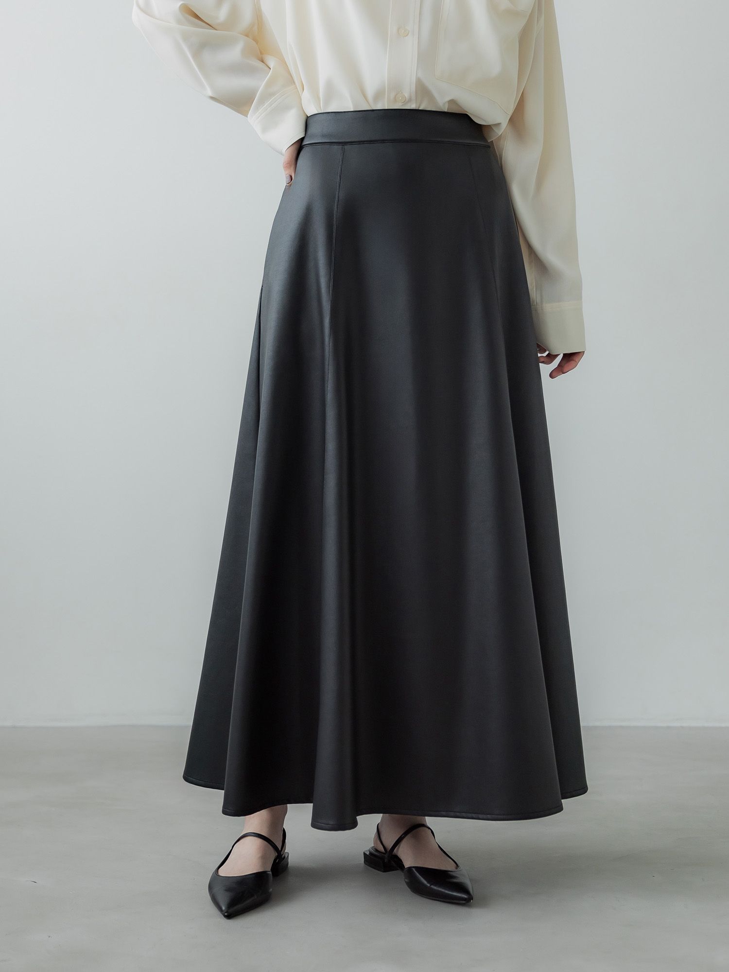 フェイクレザードレープスカート