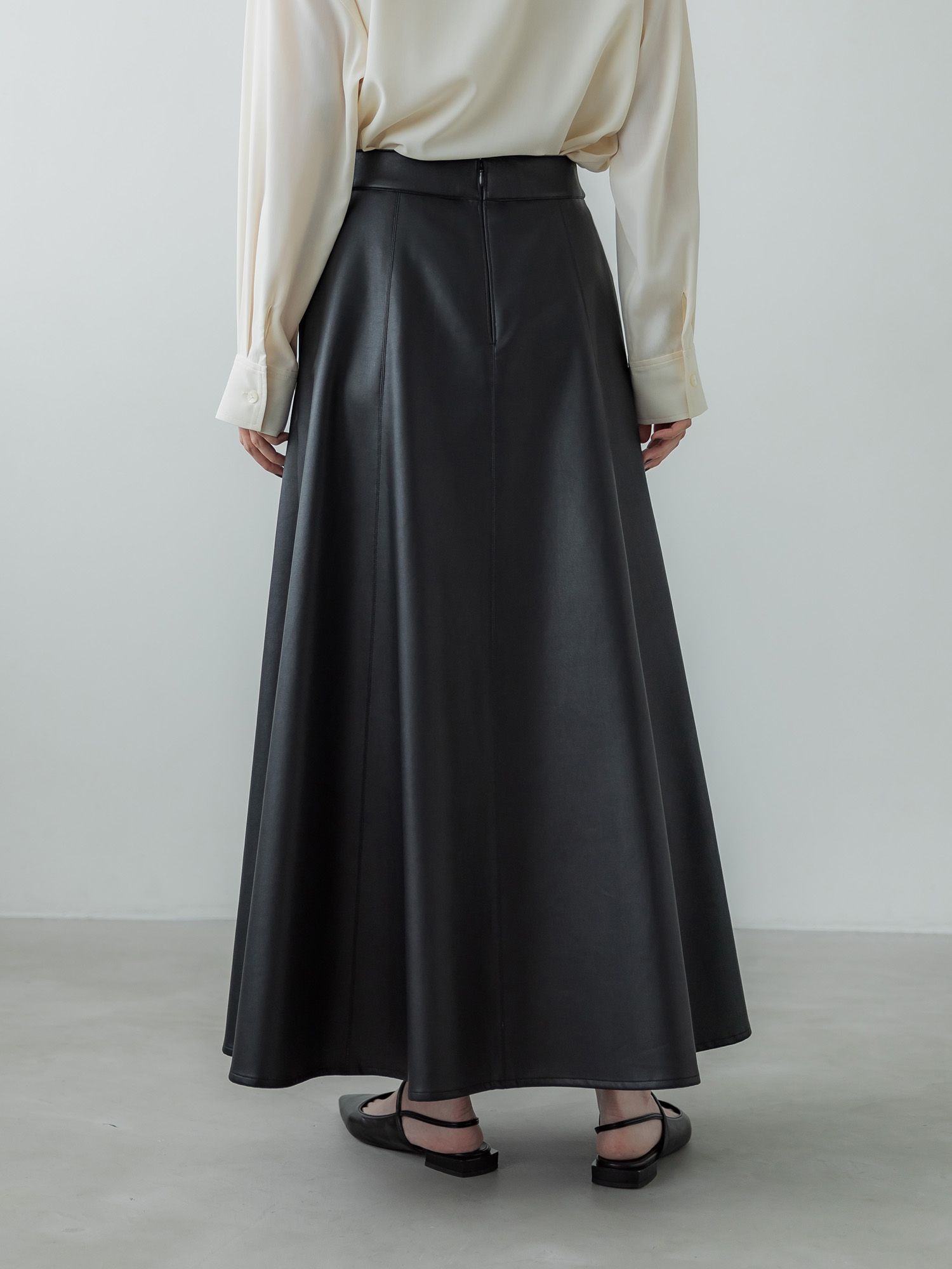 フェイクレザードレープスカート