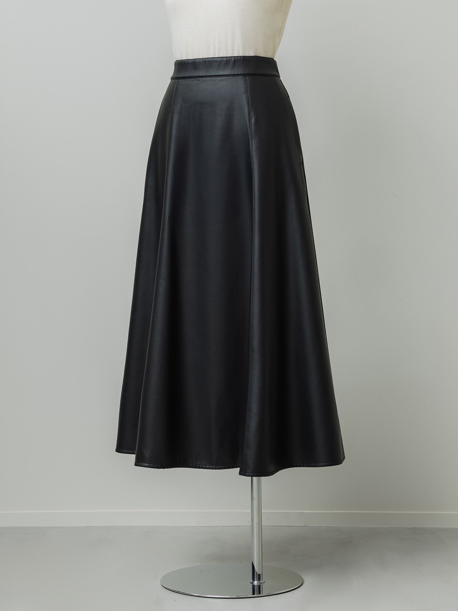 フェイクレザードレープスカート