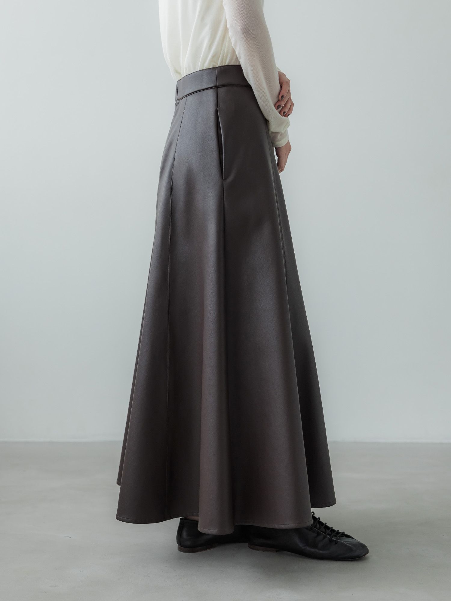 フェイクレザードレープスカート