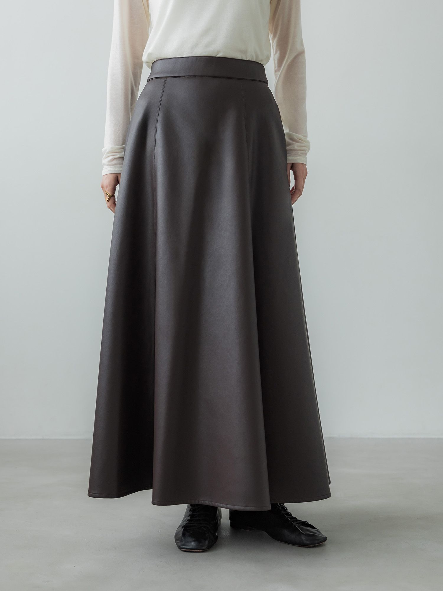 フェイクレザードレープスカート