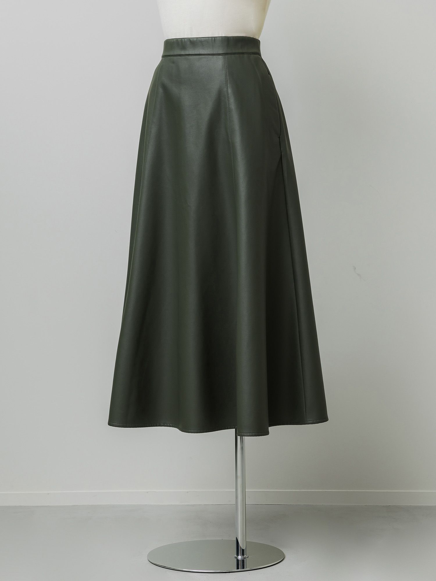 フェイクレザードレープスカート