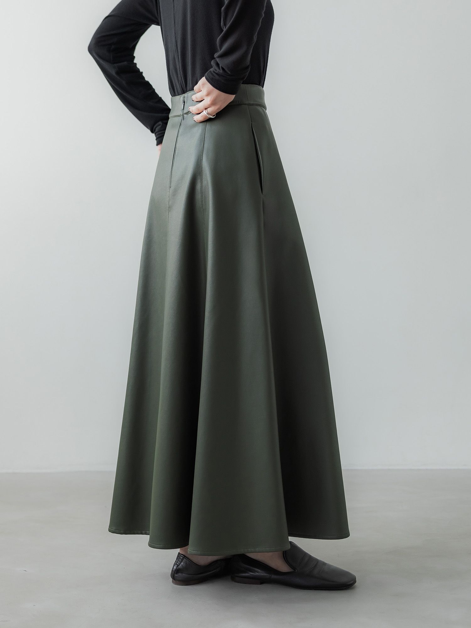 フェイクレザードレープスカート