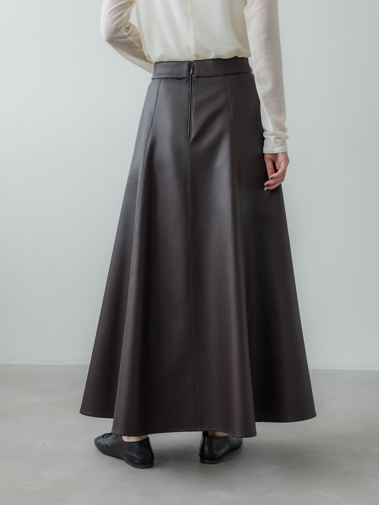 フェイクレザードレープスカート