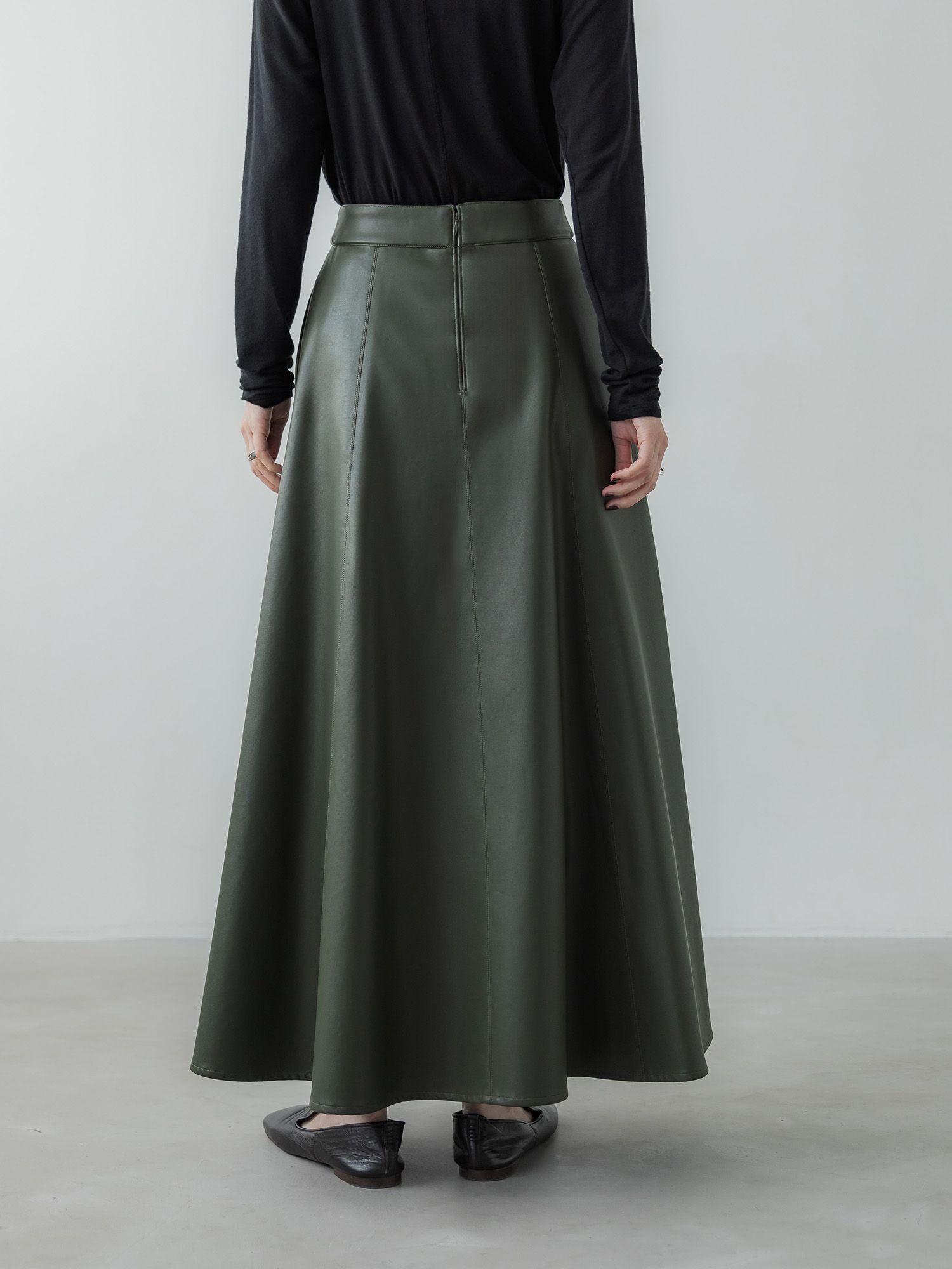 フェイクレザードレープスカート