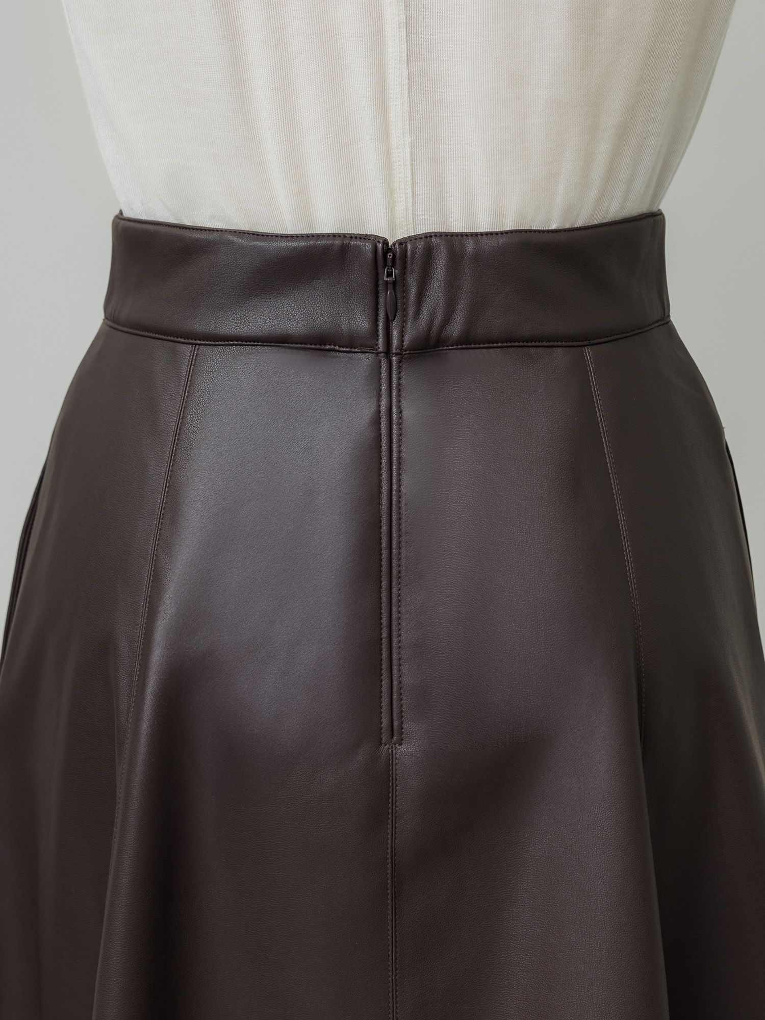 フェイクレザードレープスカート