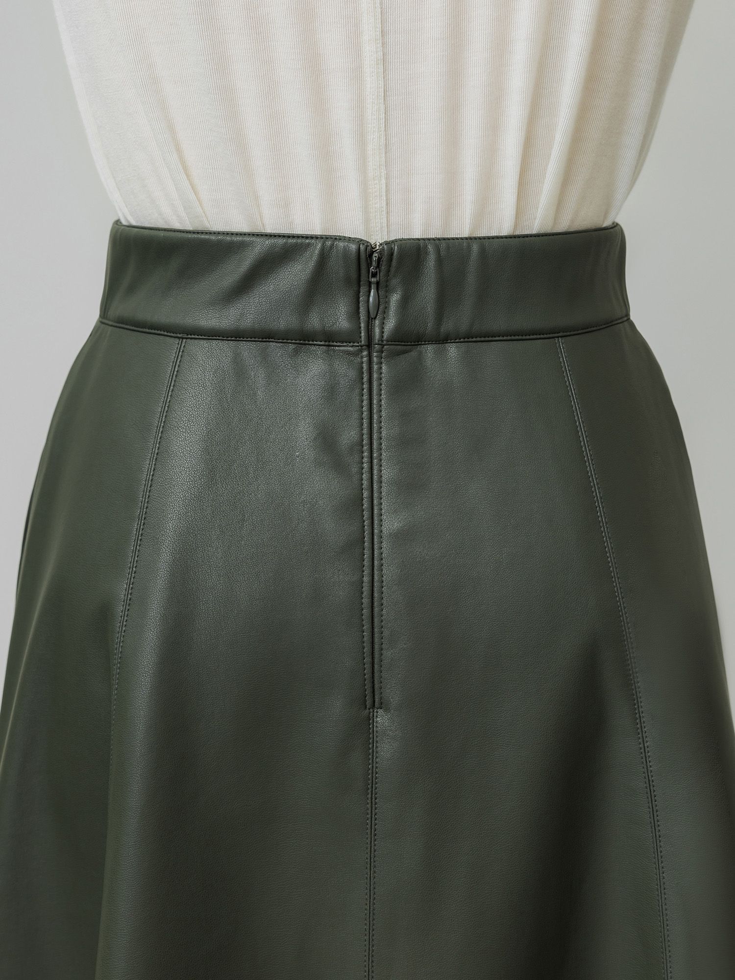 フェイクレザードレープスカート