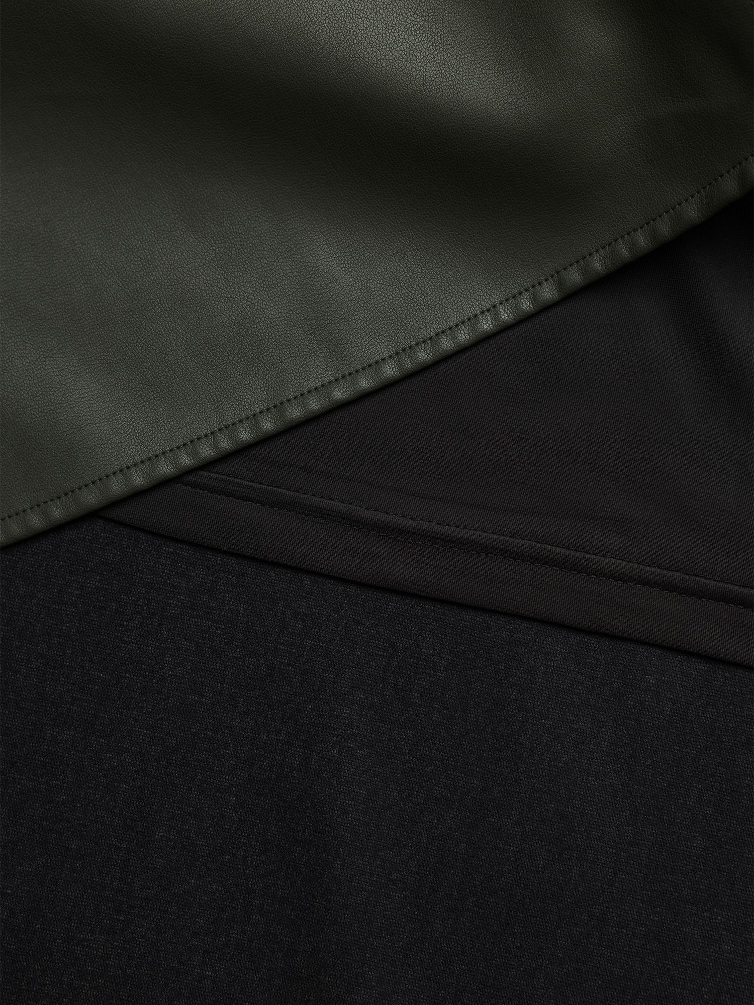 フェイクレザードレープスカート