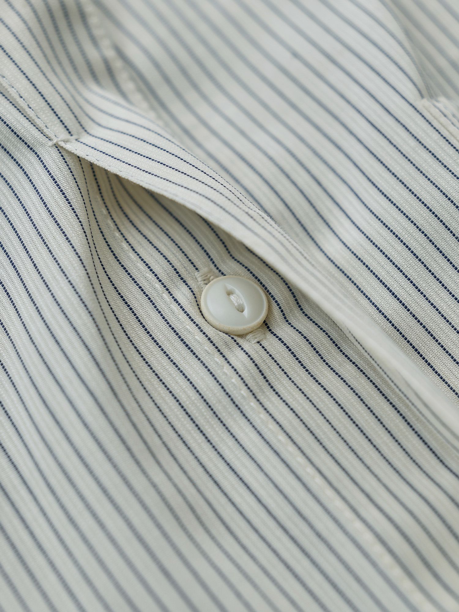 ストライプパネルシームシャツ