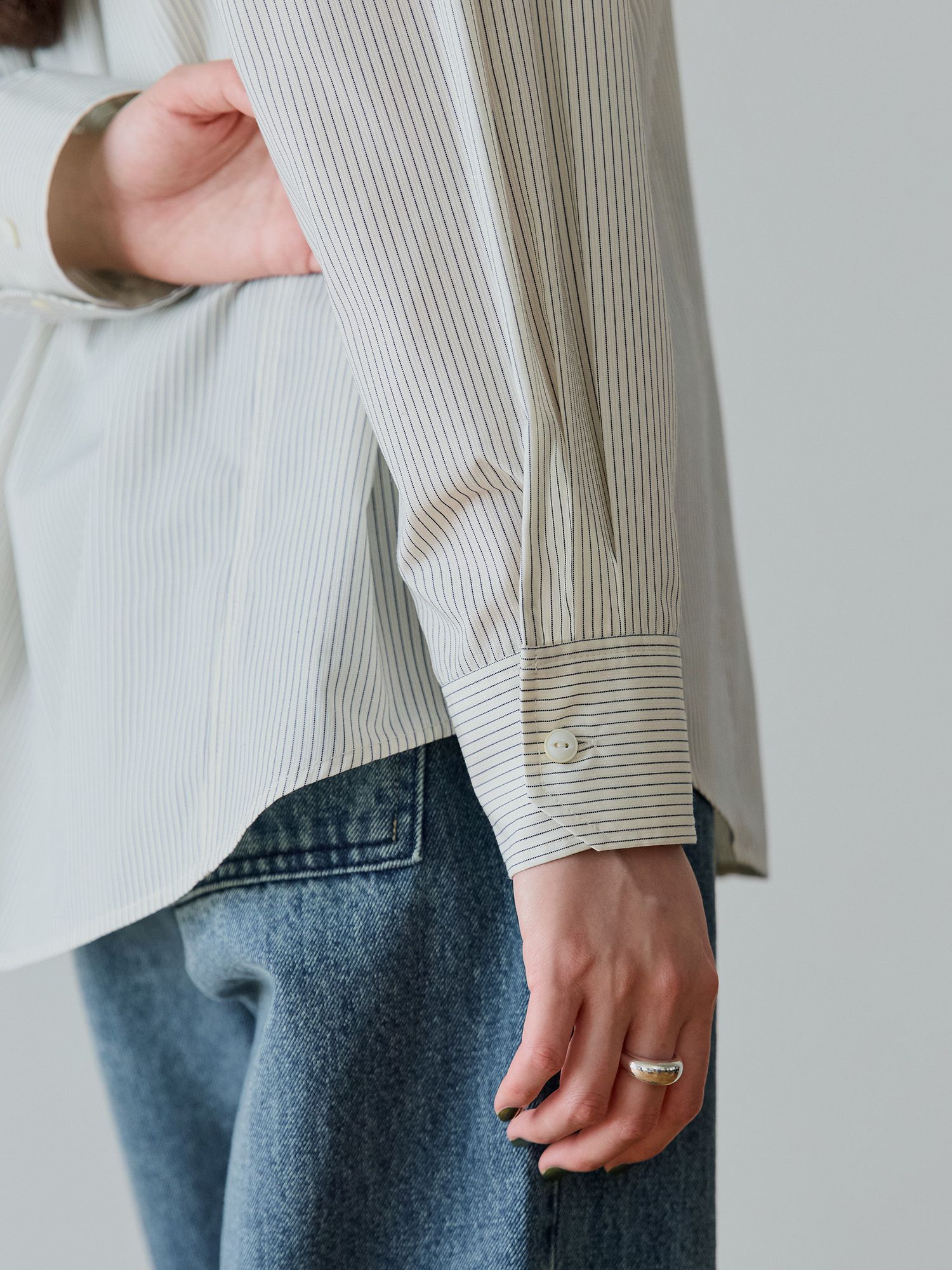 ストライプパネルシームシャツ