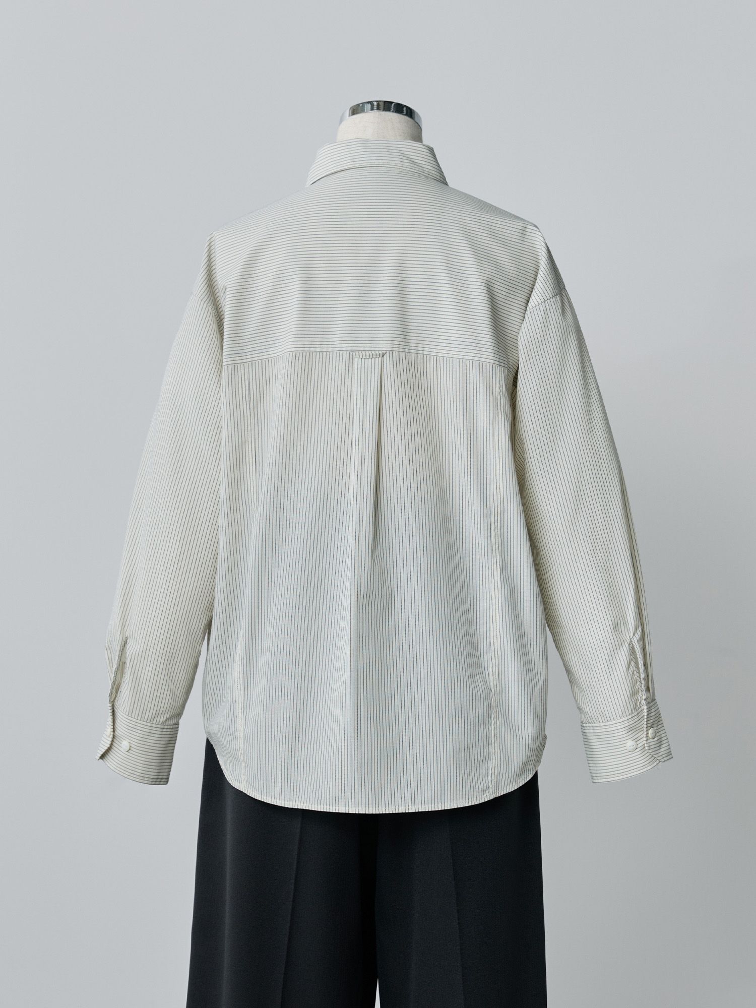 ストライプパネルシームシャツ