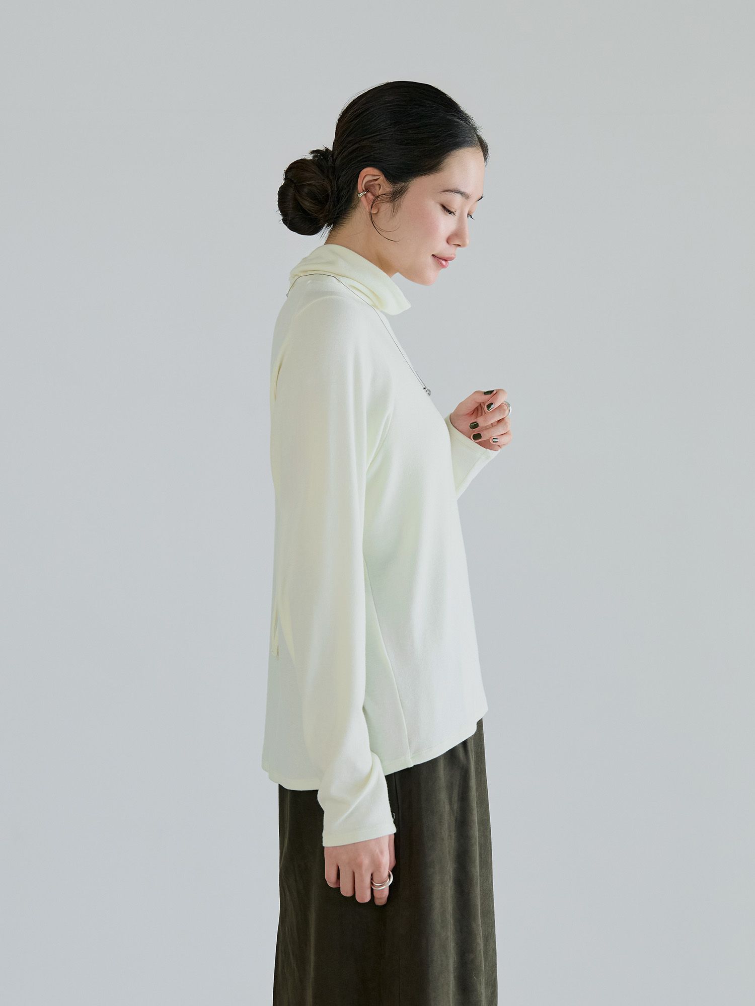 バックドロストハイネックトップス