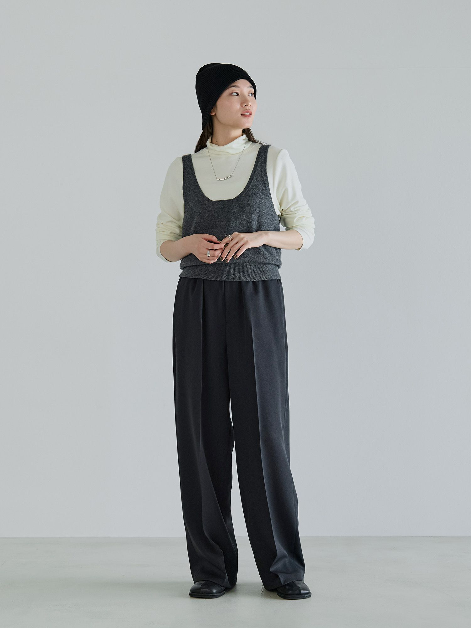 バックドロストハイネックトップス