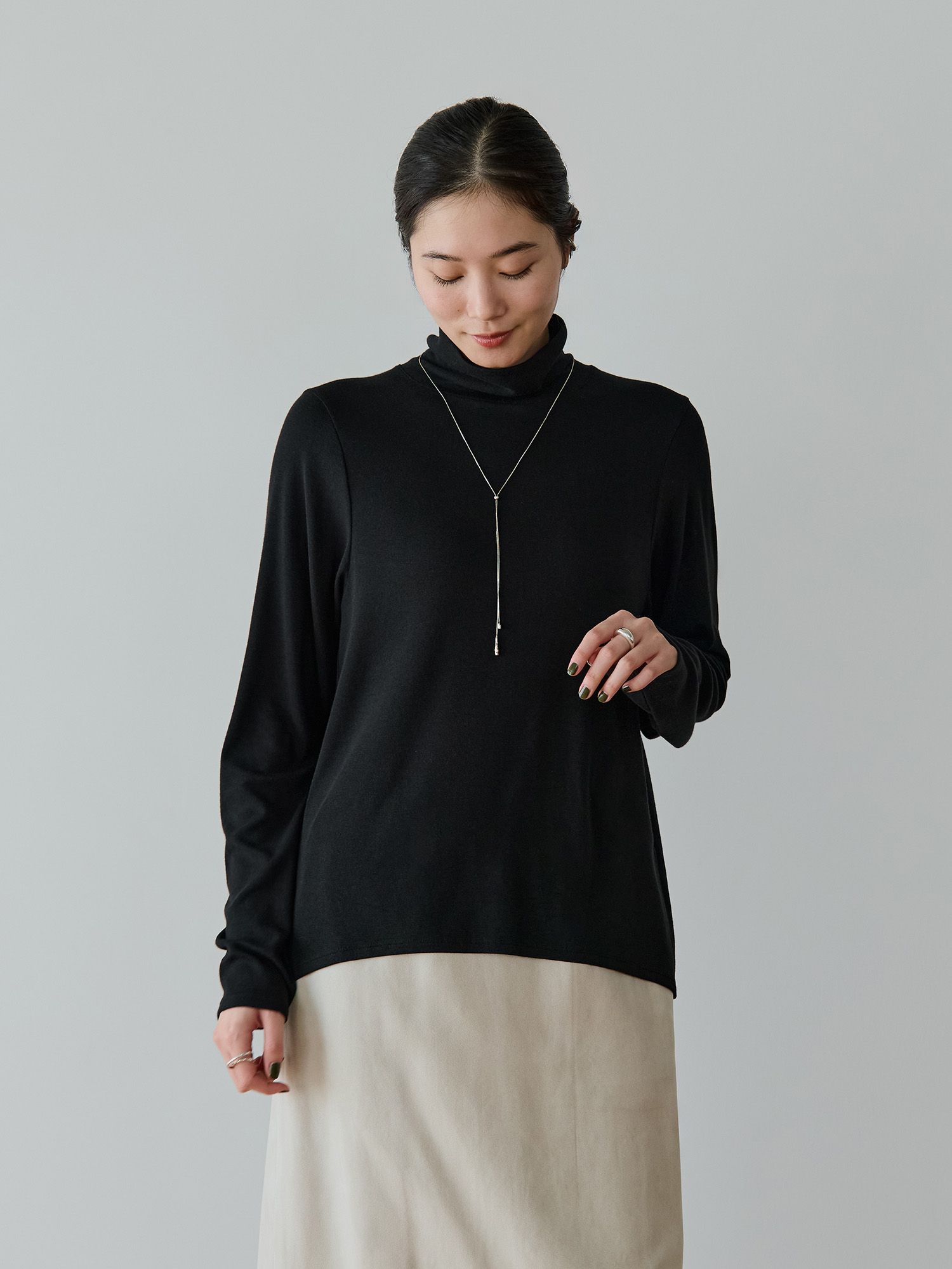 バックドロストハイネックトップス