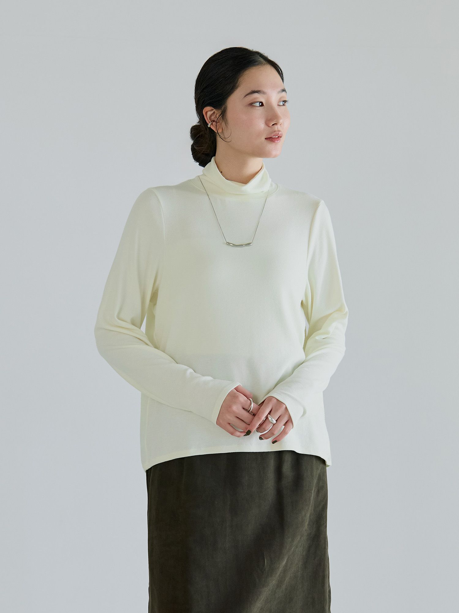 バックドロストハイネックトップス