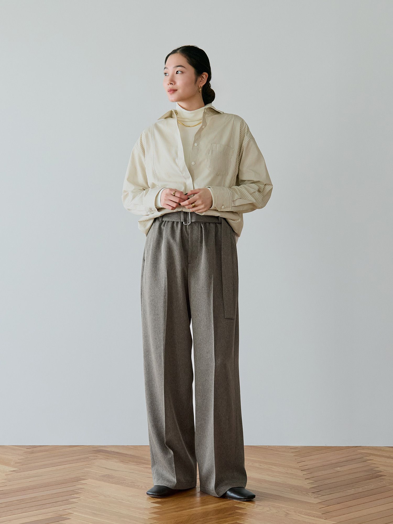 バックドロストハイネックトップス