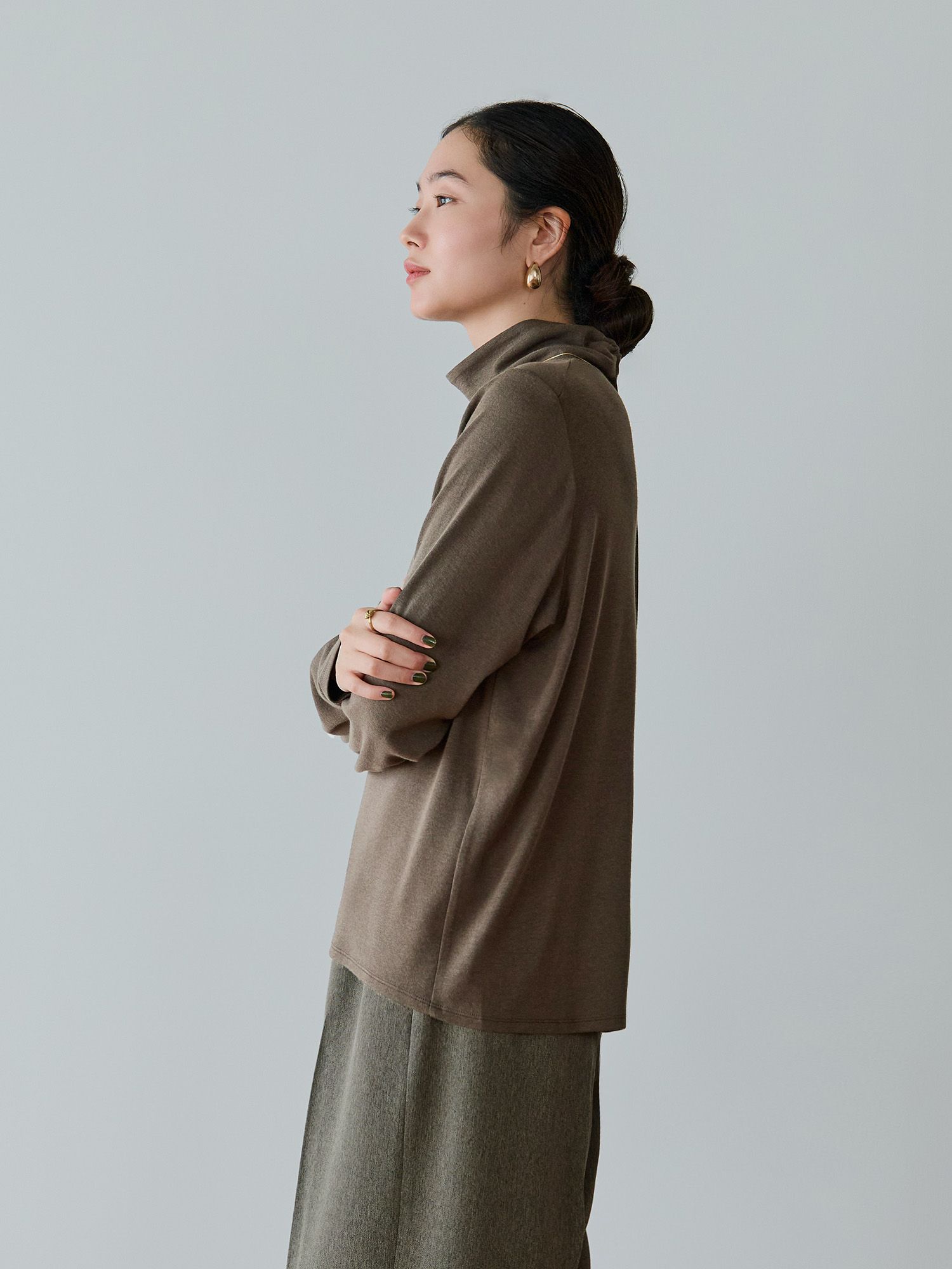 バックドロストハイネックトップス