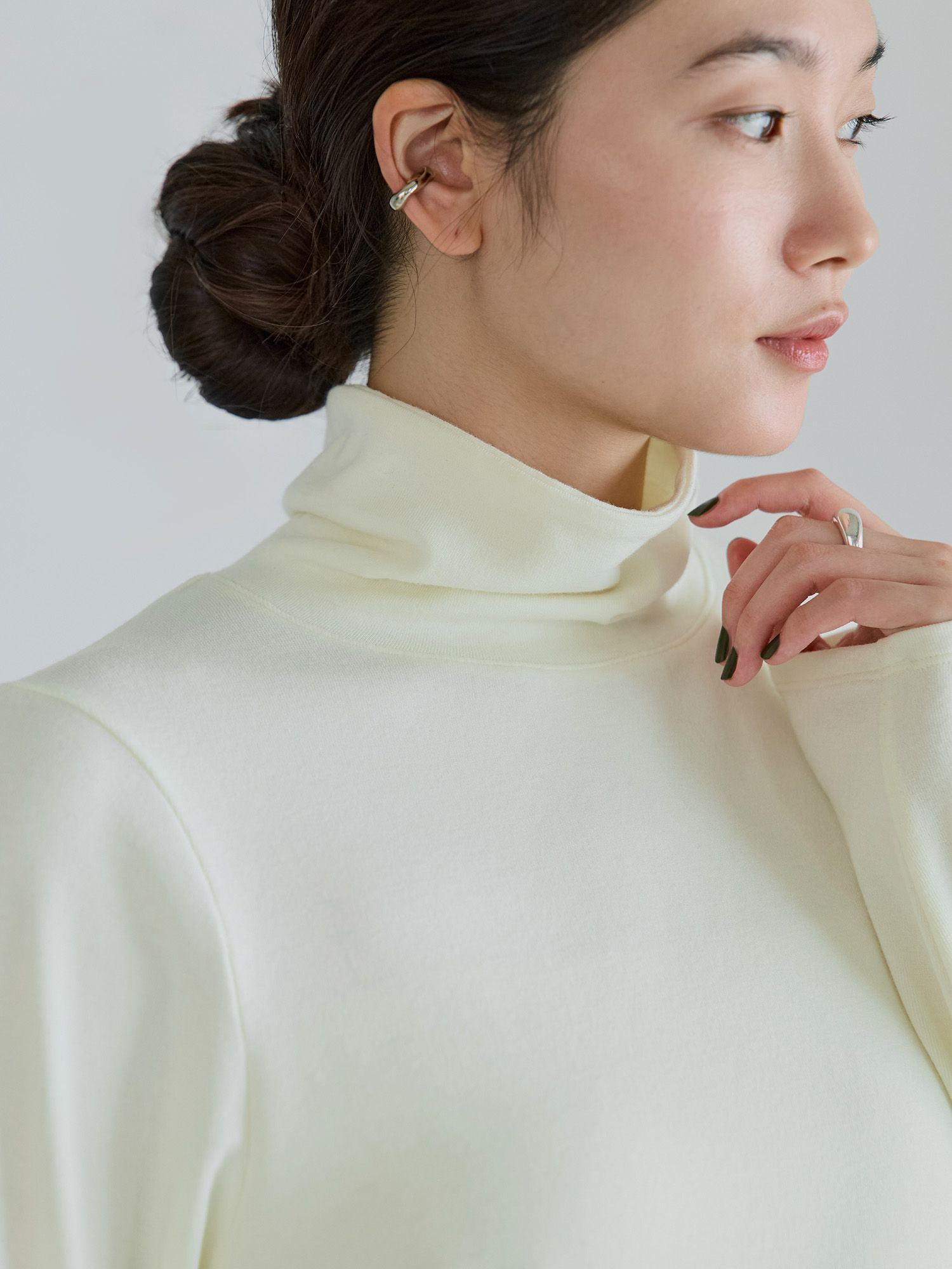 バックドロストハイネックトップス