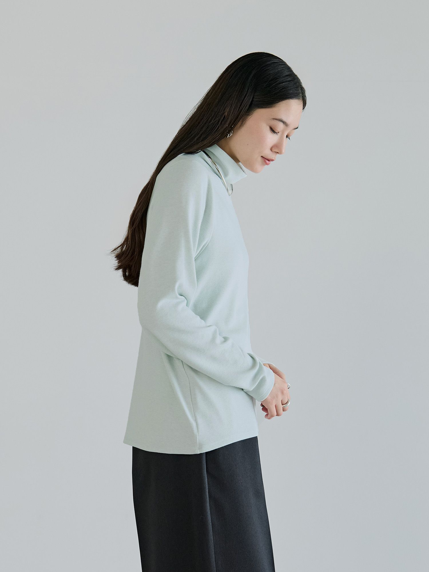 バックドロストハイネックトップス