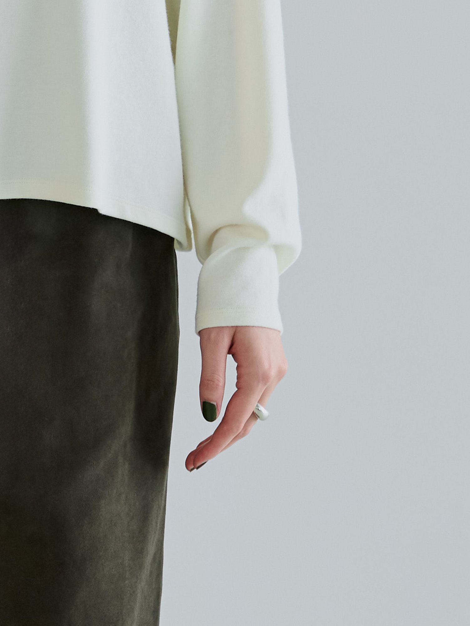 バックドロストハイネックトップス