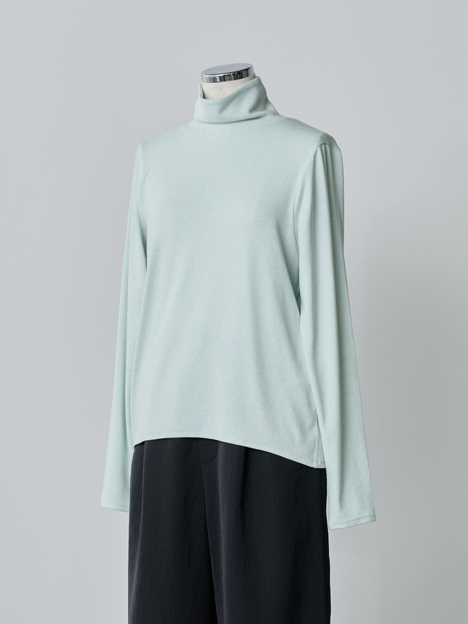 バックドロストハイネックトップス