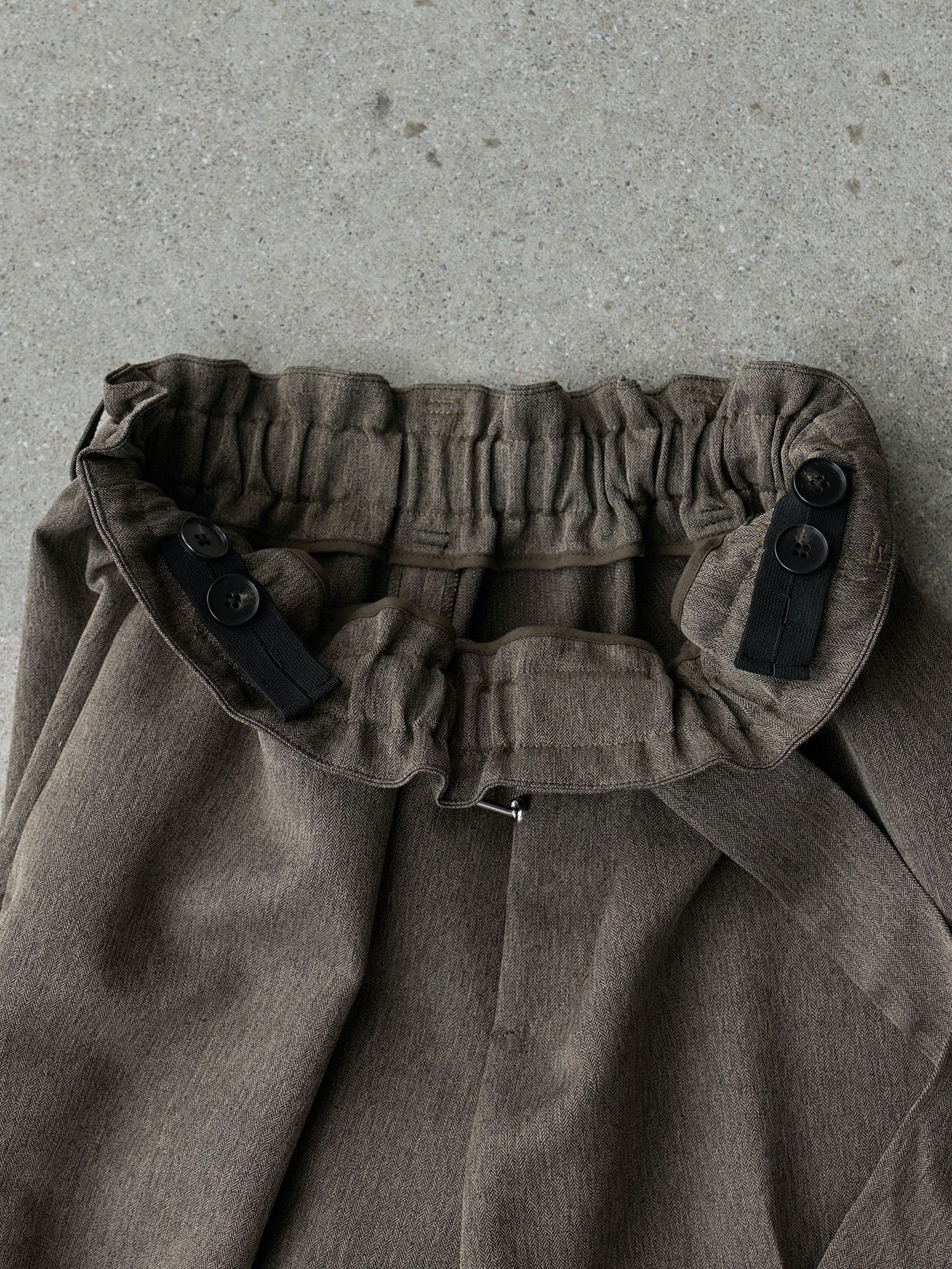 フリーウエストベルテッドパンツ