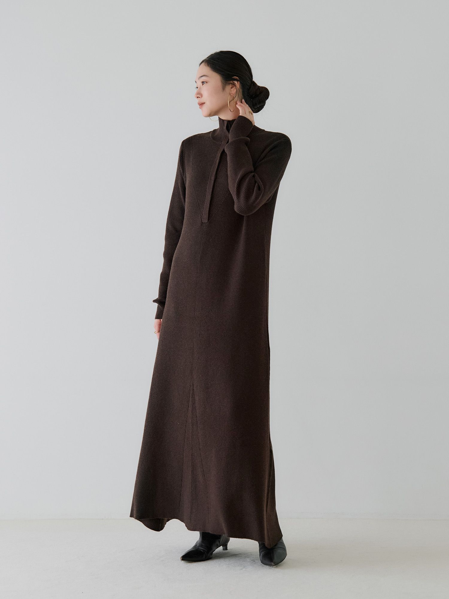 【新品】crewe フロントフライニットワンピース dark brownサイズ2 新品】crewe フロントフライニットワンピース dark brownサイズ2