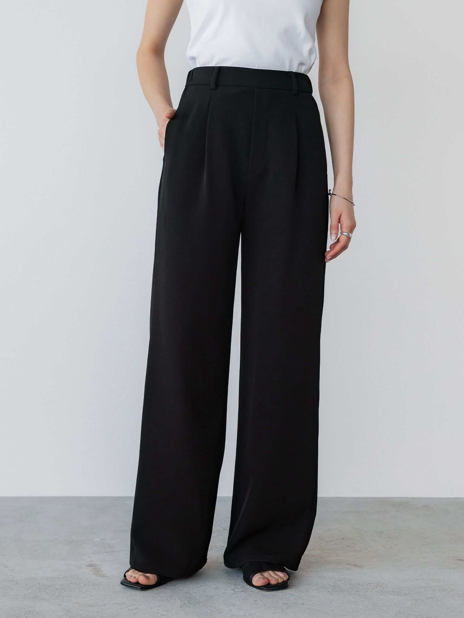 ウォーターリペレントスラックス